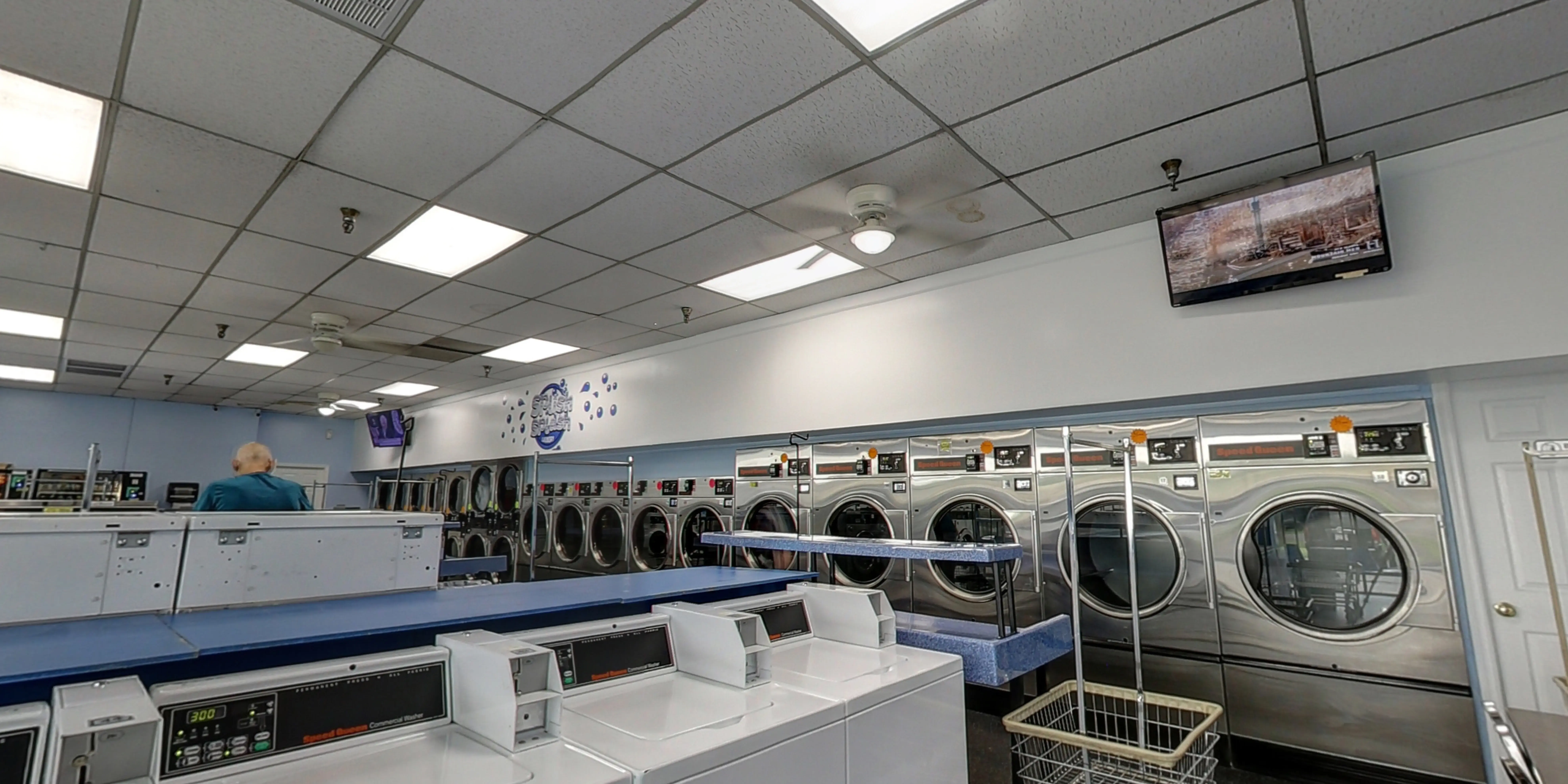 Splish Splash Coin Laundry - Image 18