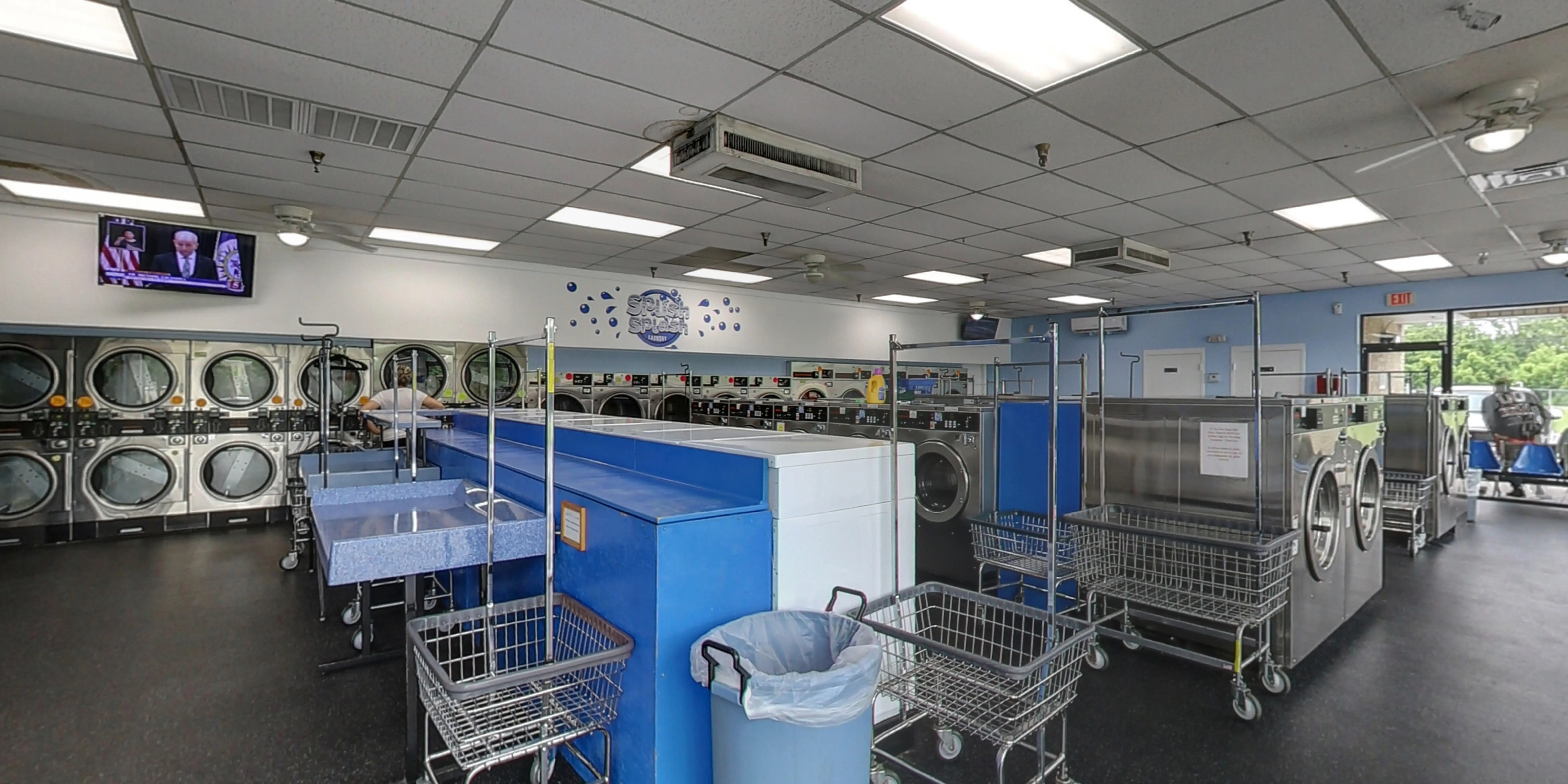 Splish Splash Coin Laundry - Image 5