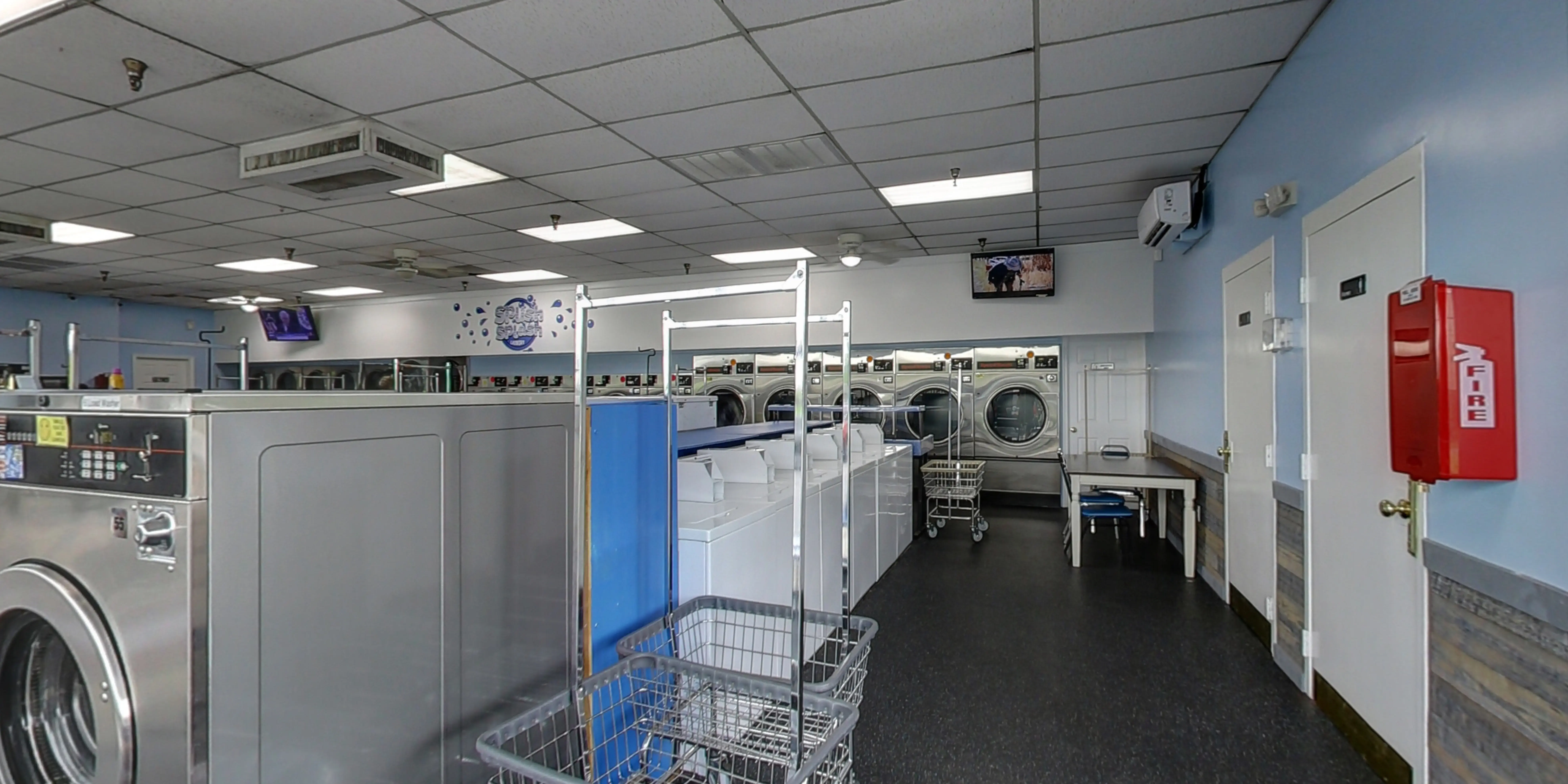 Splish Splash Coin Laundry - Image 6
