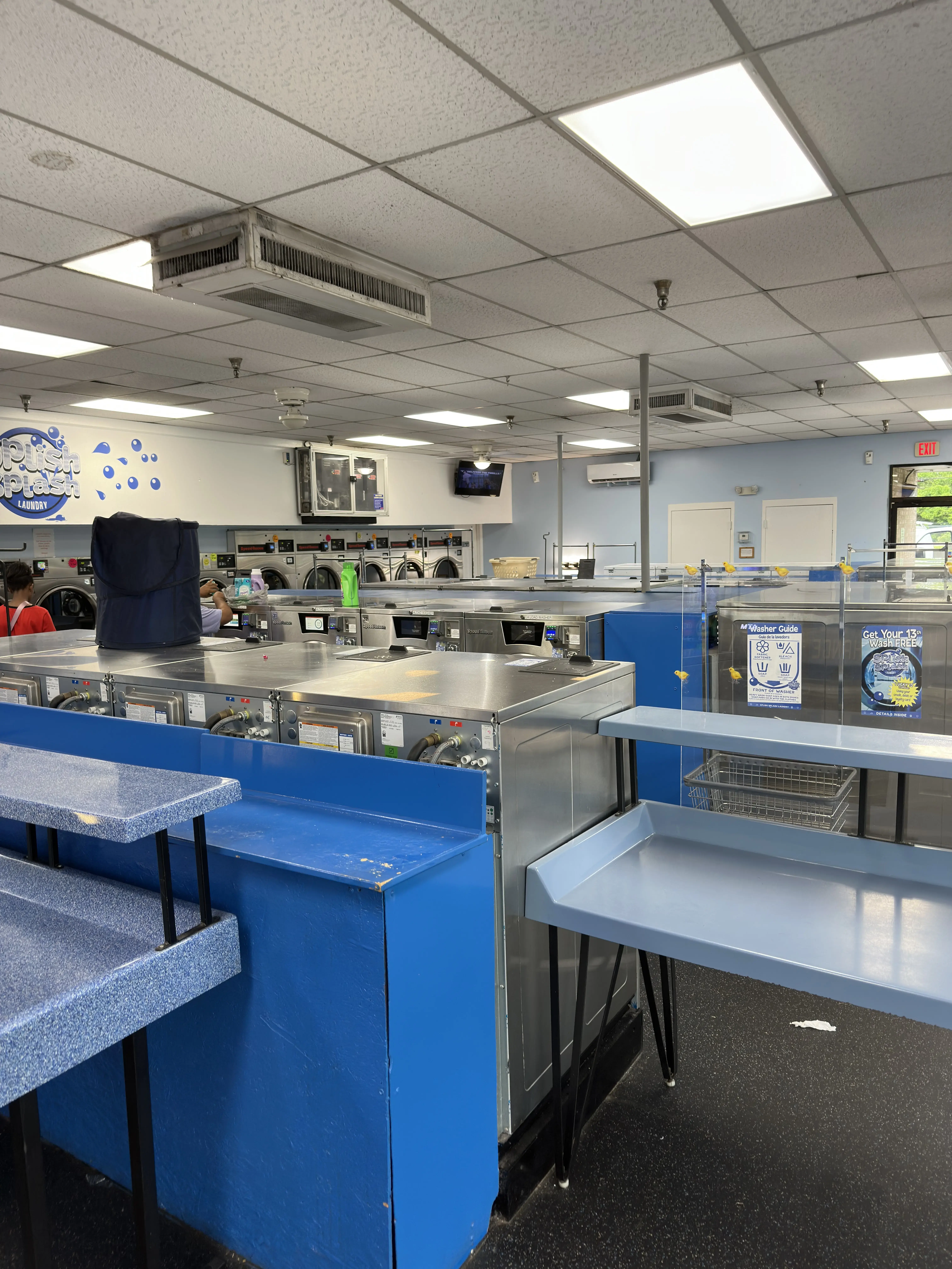 Splish Splash Coin Laundry - Image 3