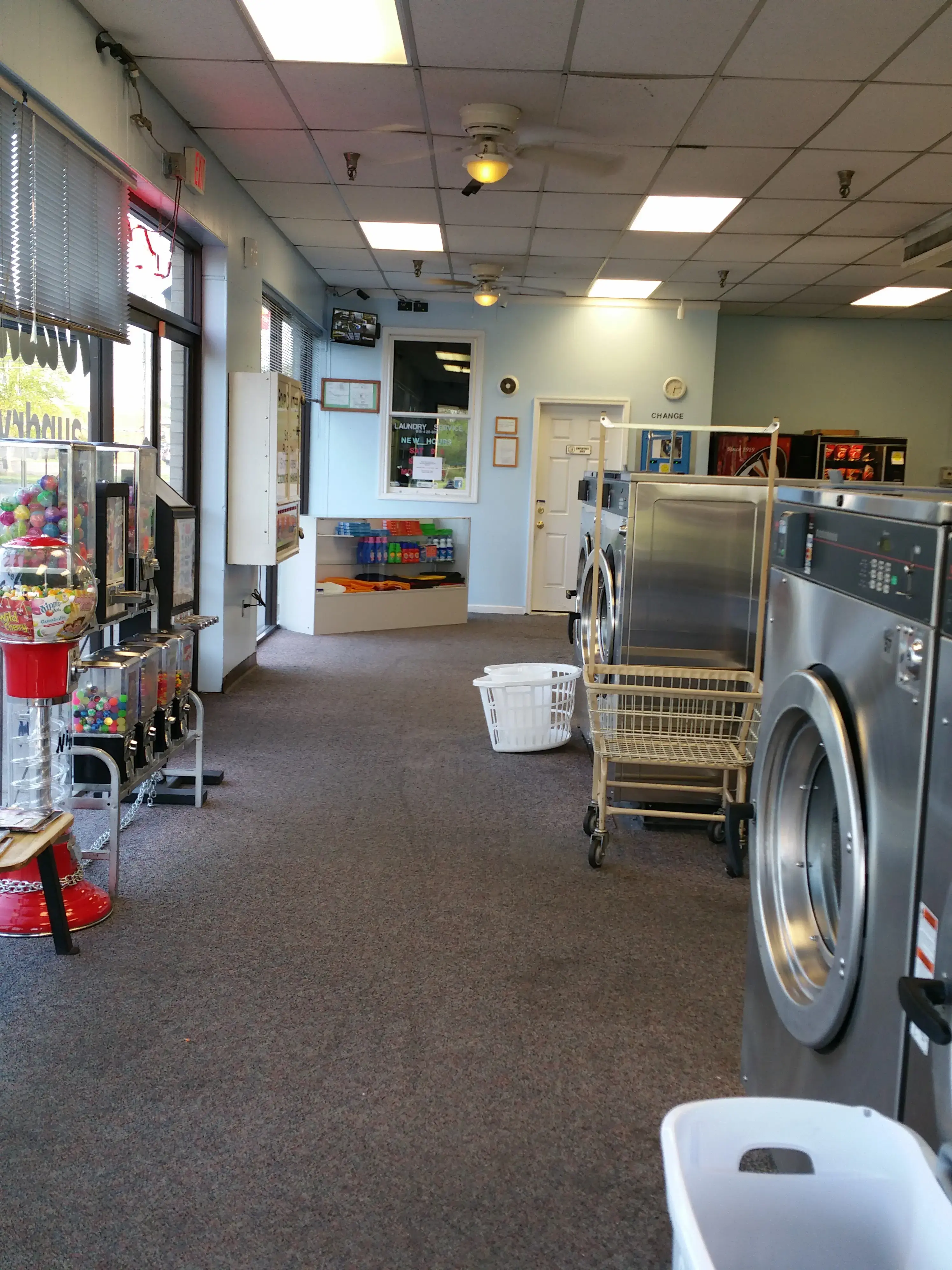 Splish Splash Coin Laundry thumbnail 15