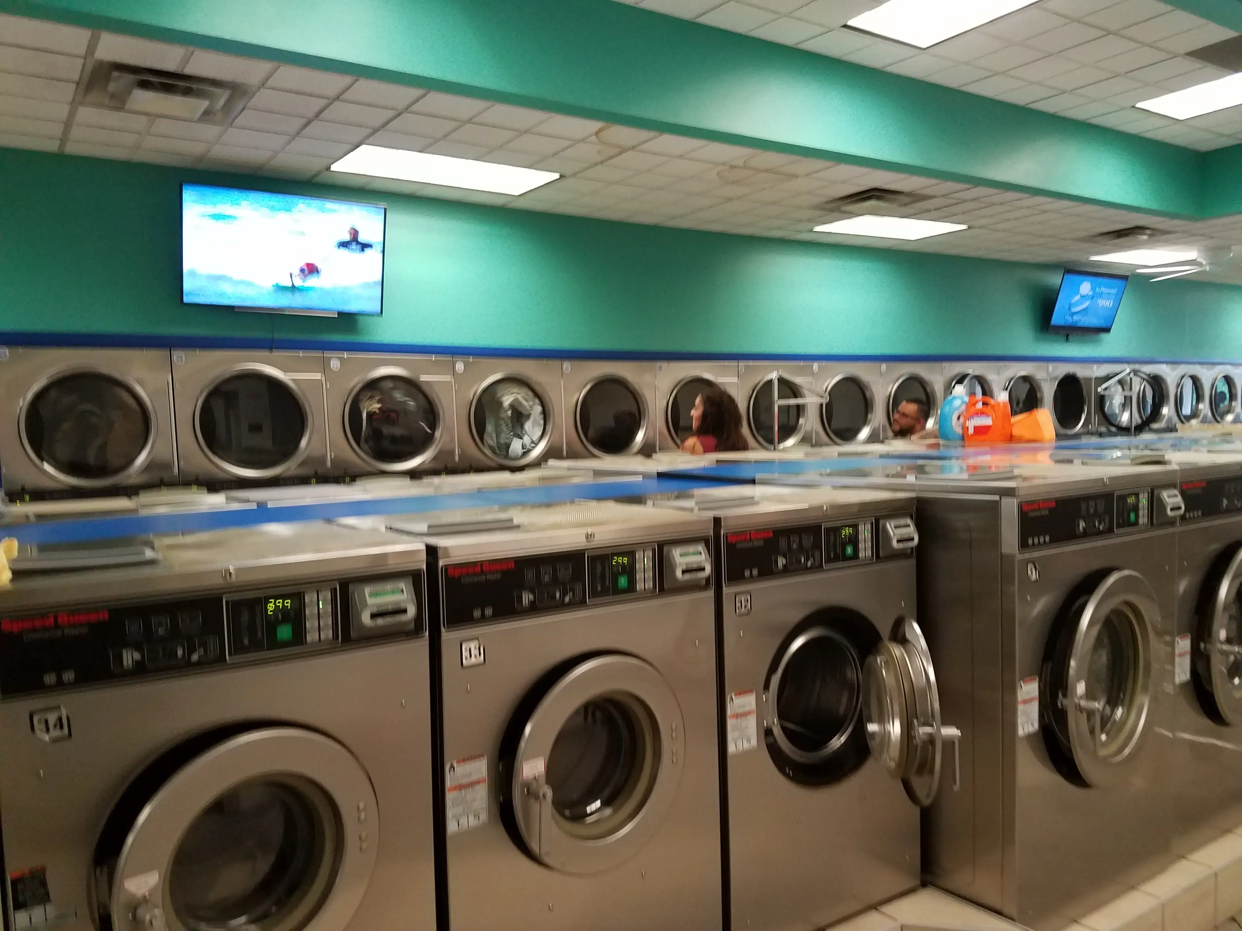 Splish Splash Laundromat - Image 14