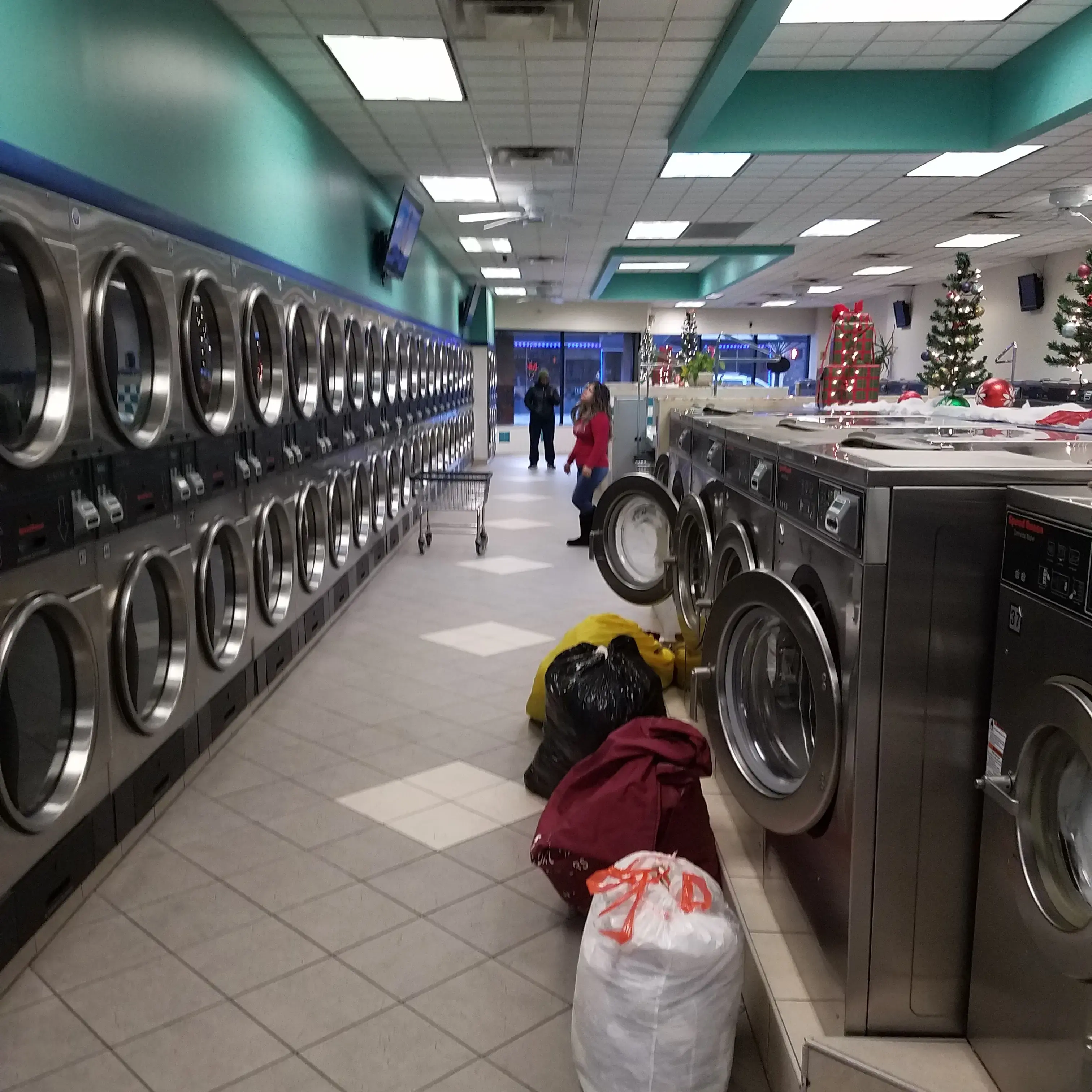Splish Splash Laundromat - Image 13