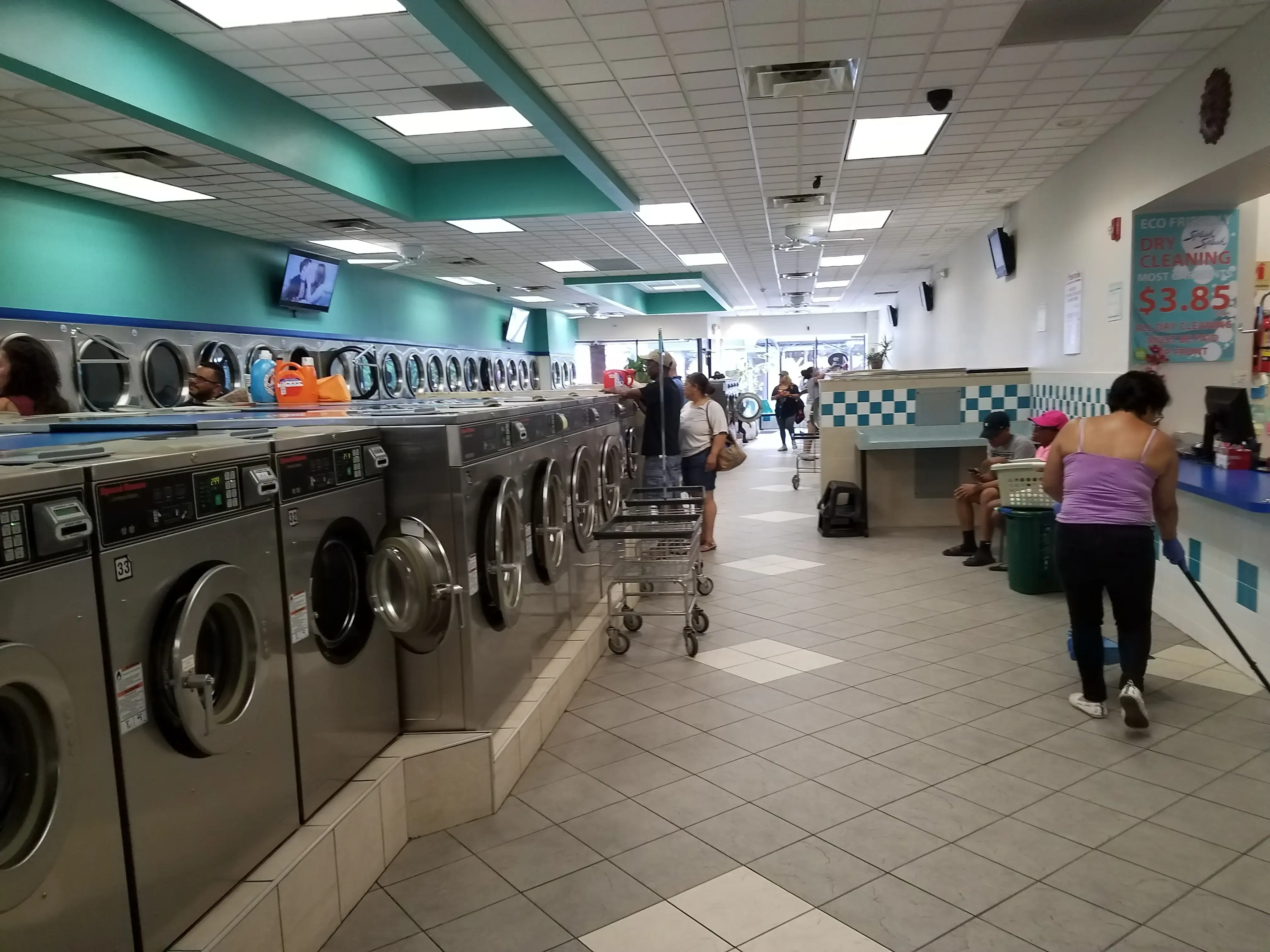 Splish Splash Laundromat thumbnail 2
