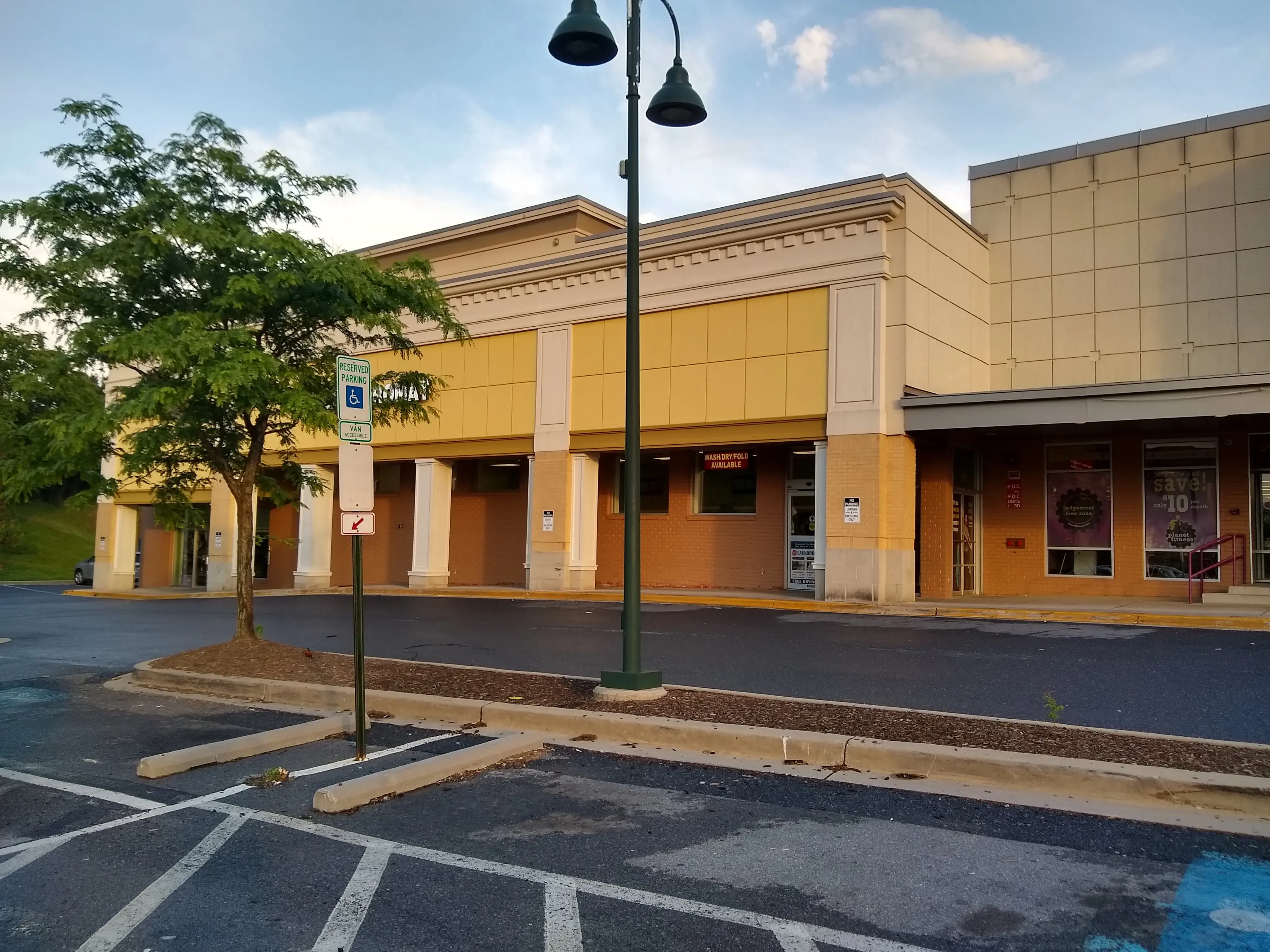 Spot Laundromat - Image 17