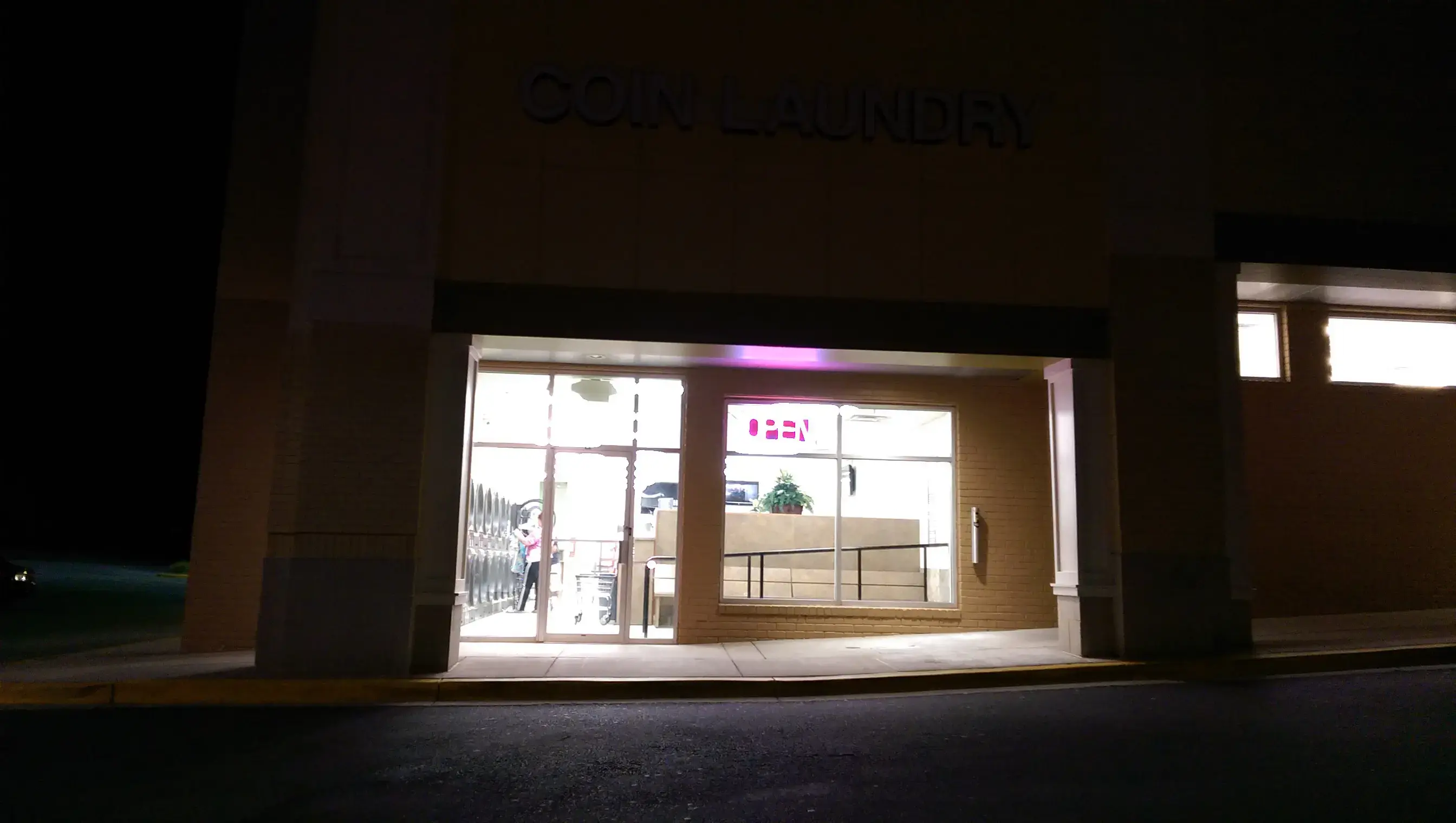 Spot Laundromat - Image 10