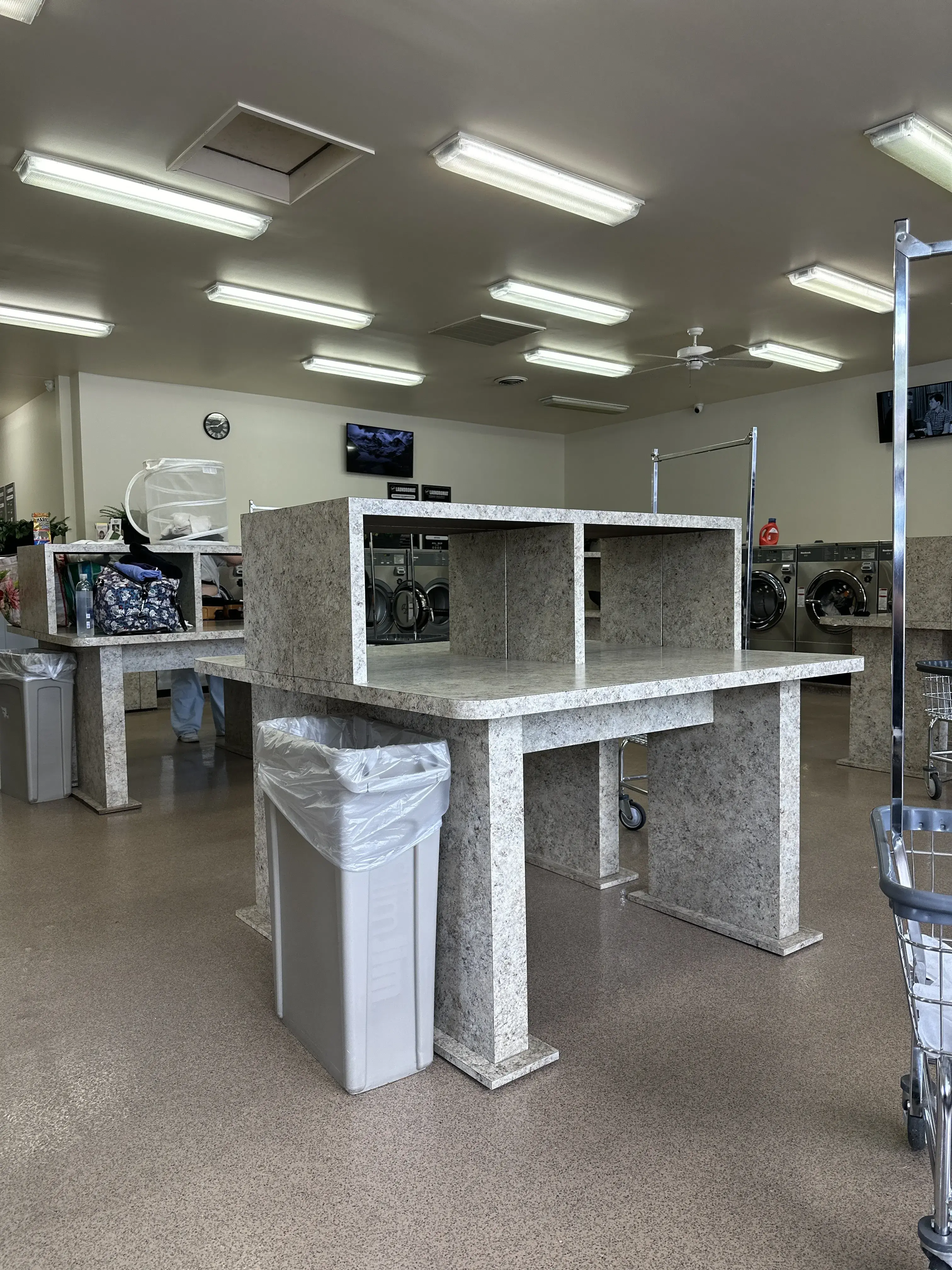 Spot Laundromat - Image 17
