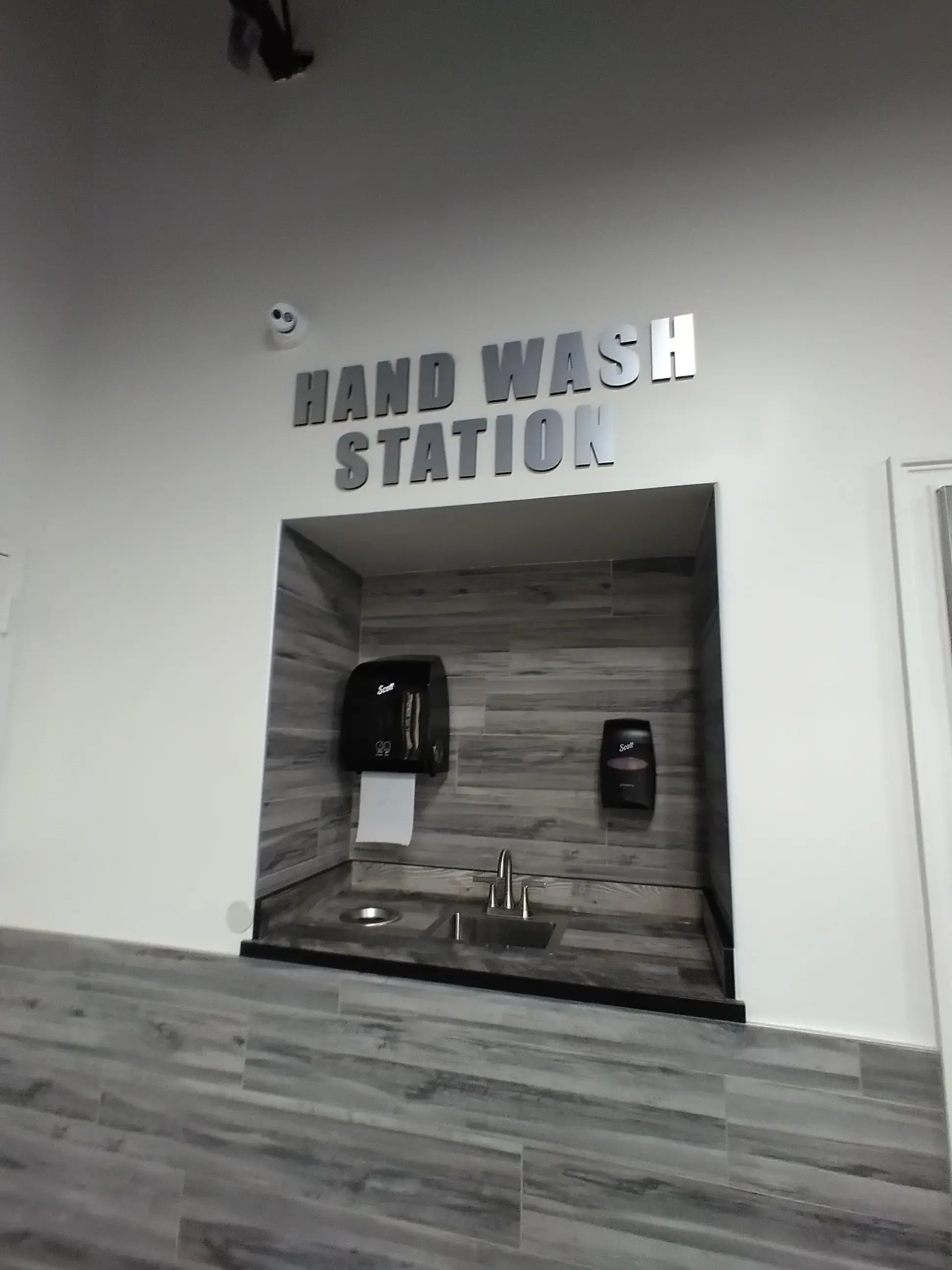 Spot Laundromat & Services - Image 17