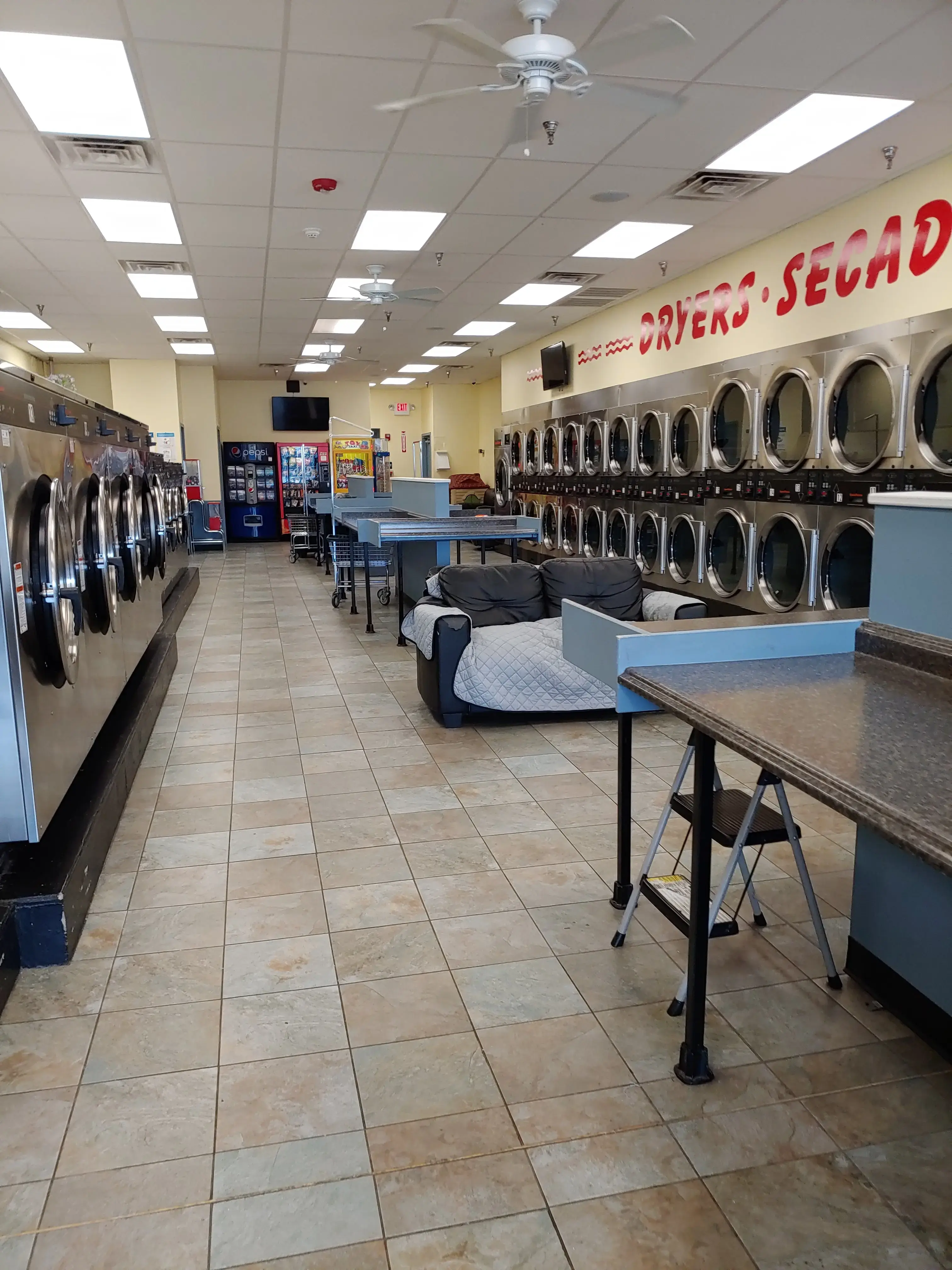 Spots Be Gone Laundromat - Image 17