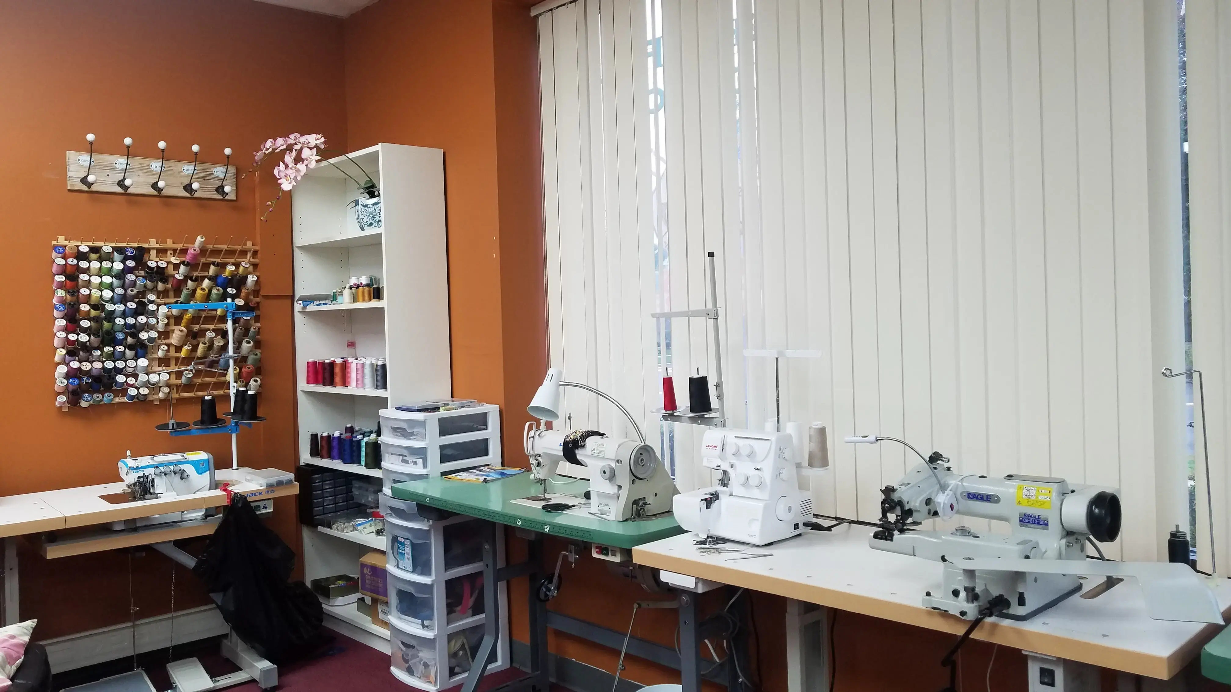 Spring Glen Cleaners and Alterations - Image 4