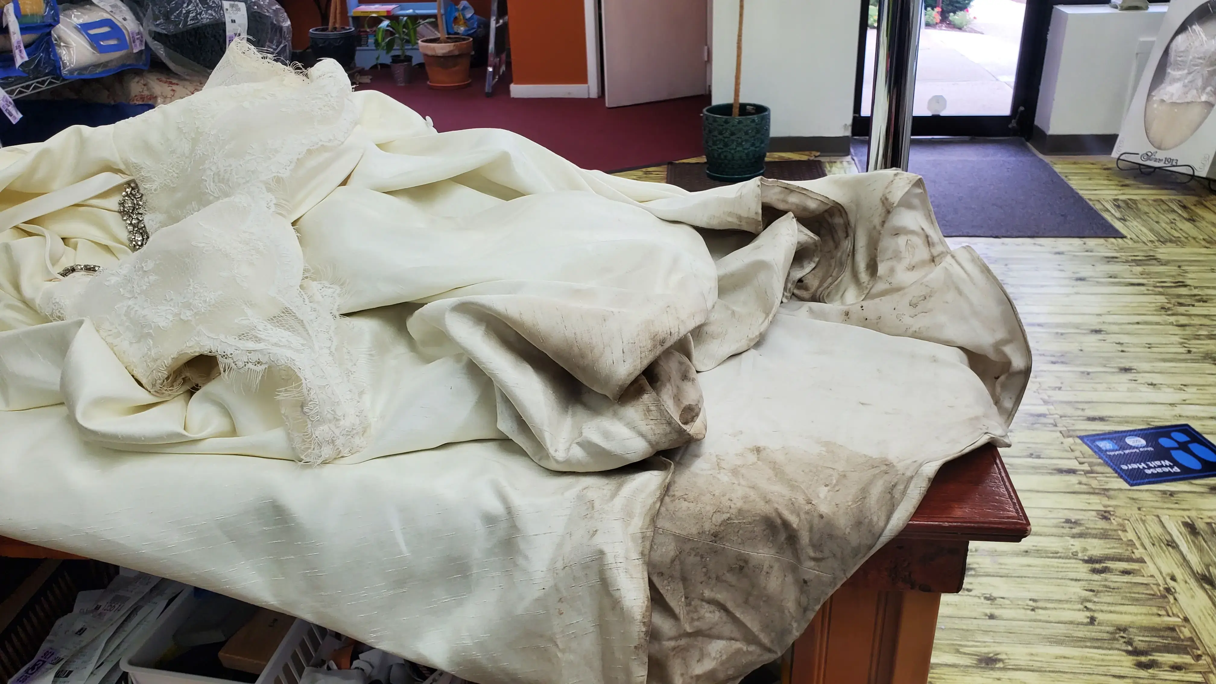 Spring Glen Cleaners and Alterations - Image 5