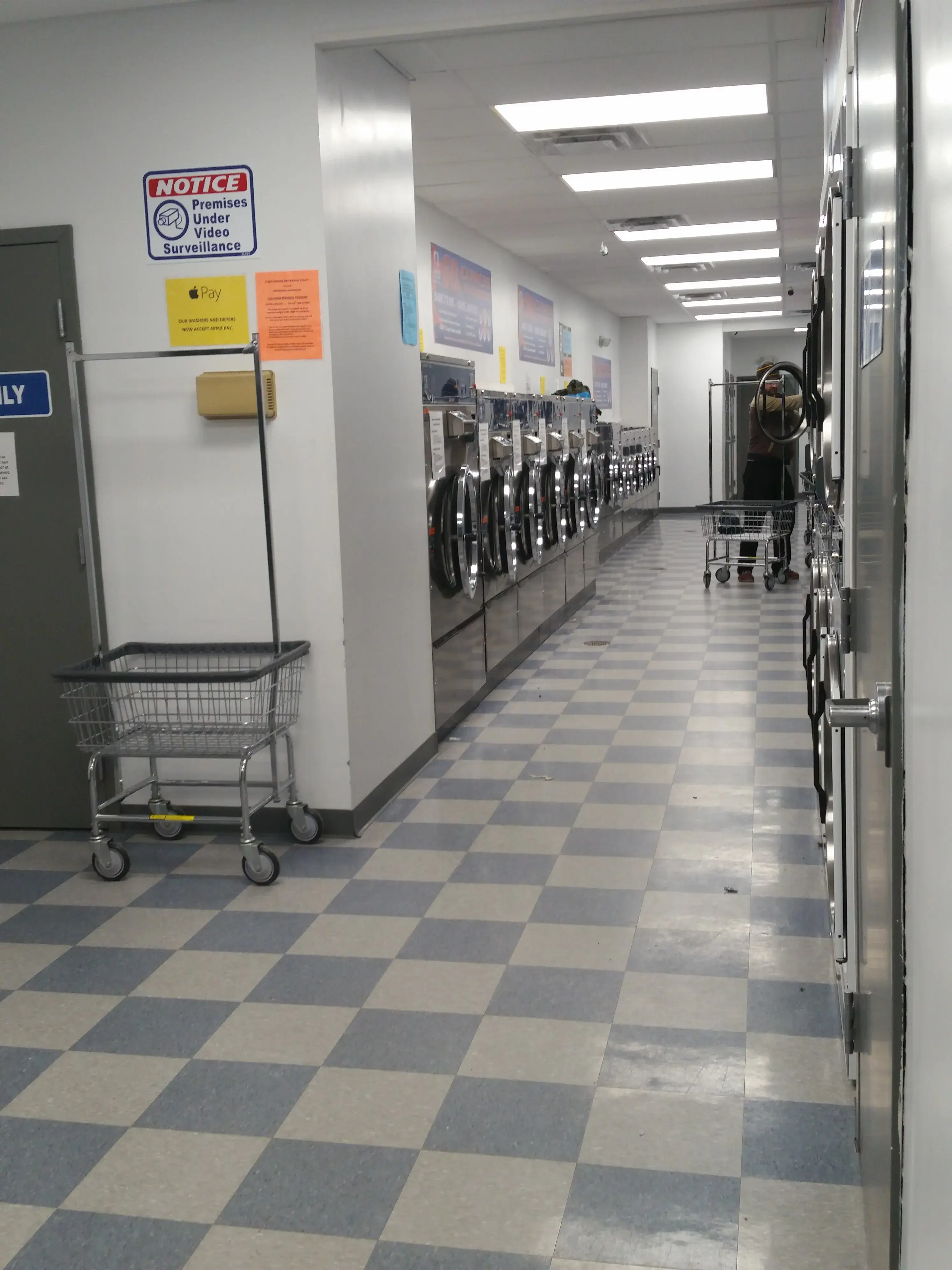 Springdale Laundromat thumbnail 20