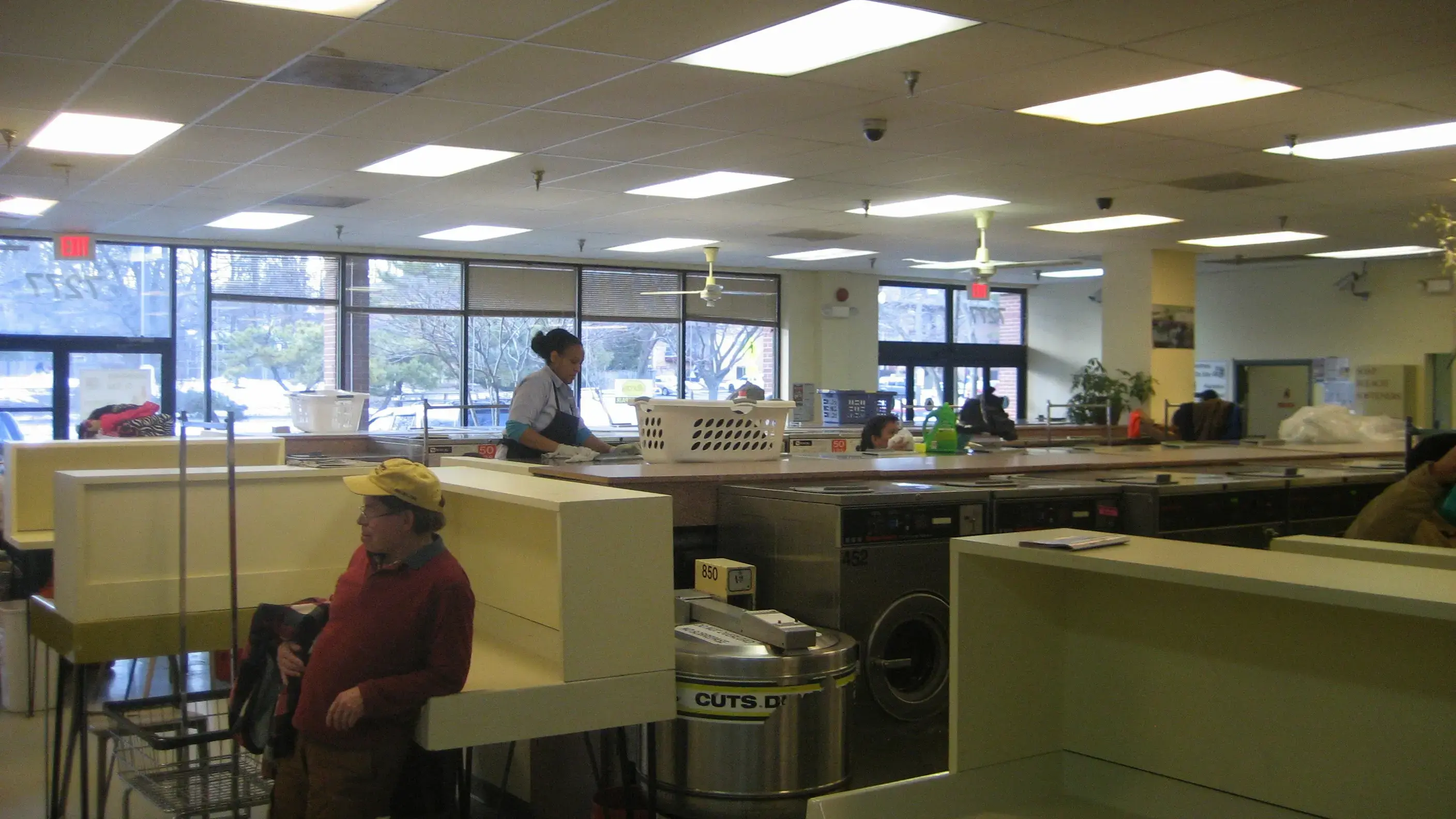 Springfield Plaza Laundromat & Cleaners thumbnail 15