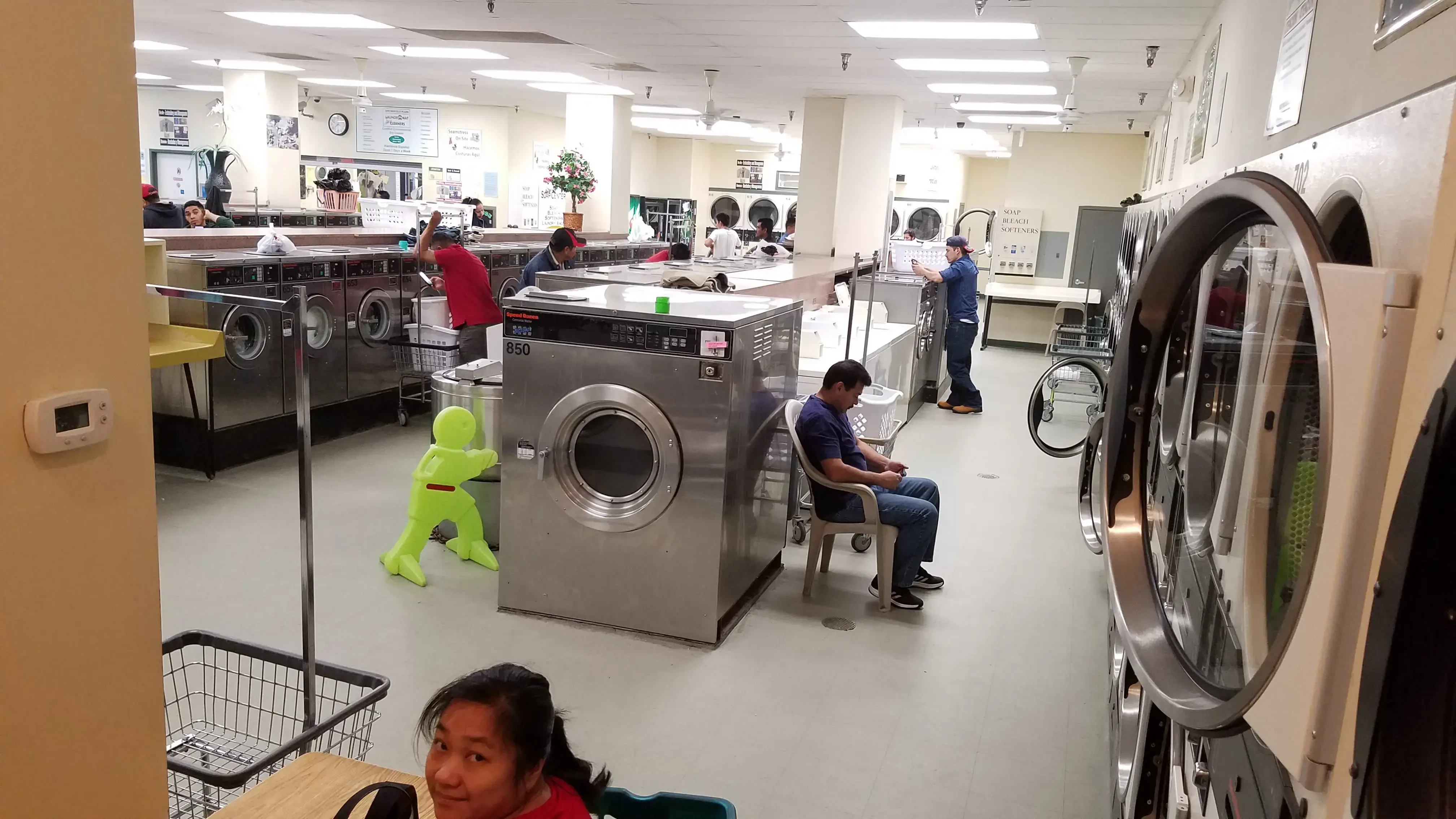 Springfield Plaza Laundromat & Cleaners thumbnail 5