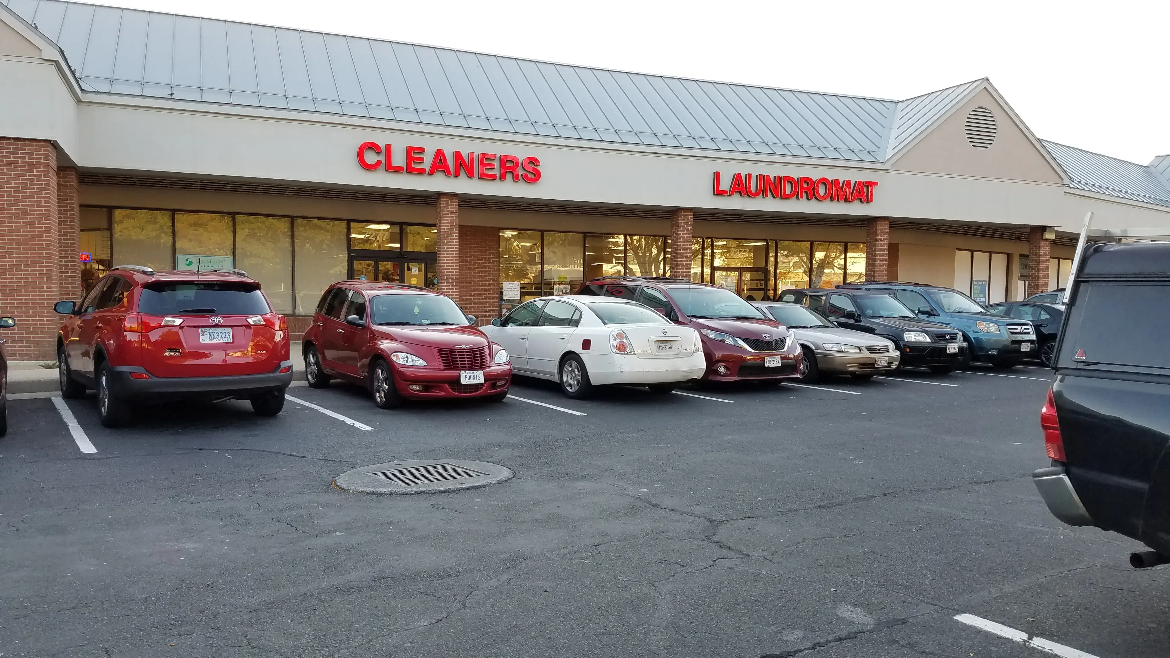 Springfield Plaza Laundromat & Cleaners - Image 19