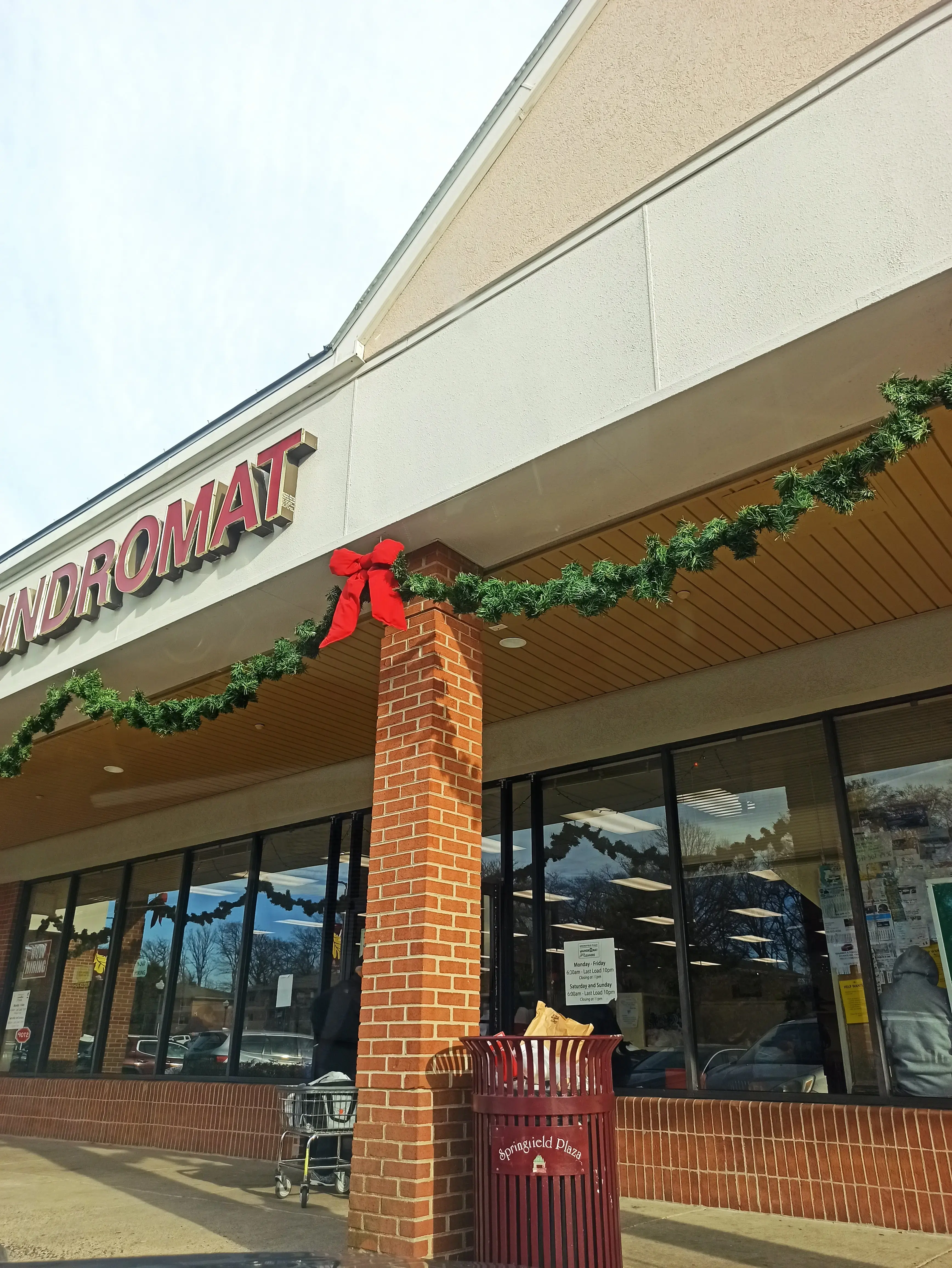Springfield Plaza Laundromat & Cleaners - Image 3