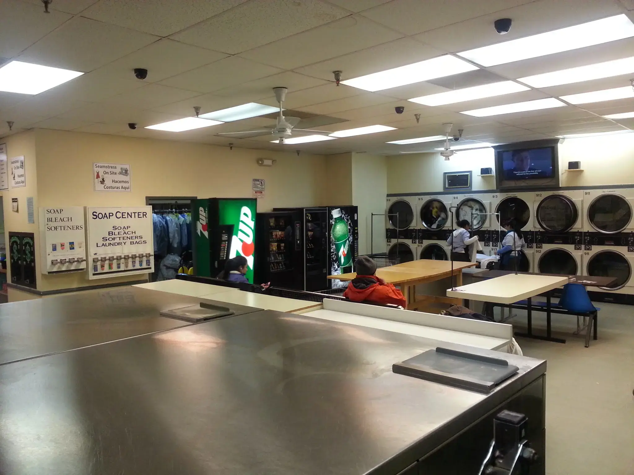Springfield Plaza Laundromat & Cleaners - Image 2