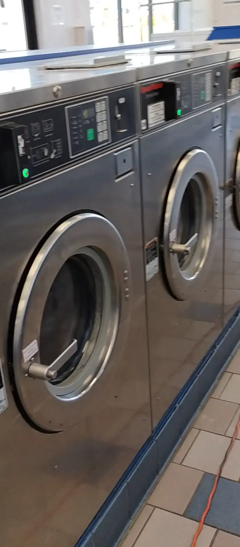 Spritz Car Wash & Coin Laundry thumbnail 18