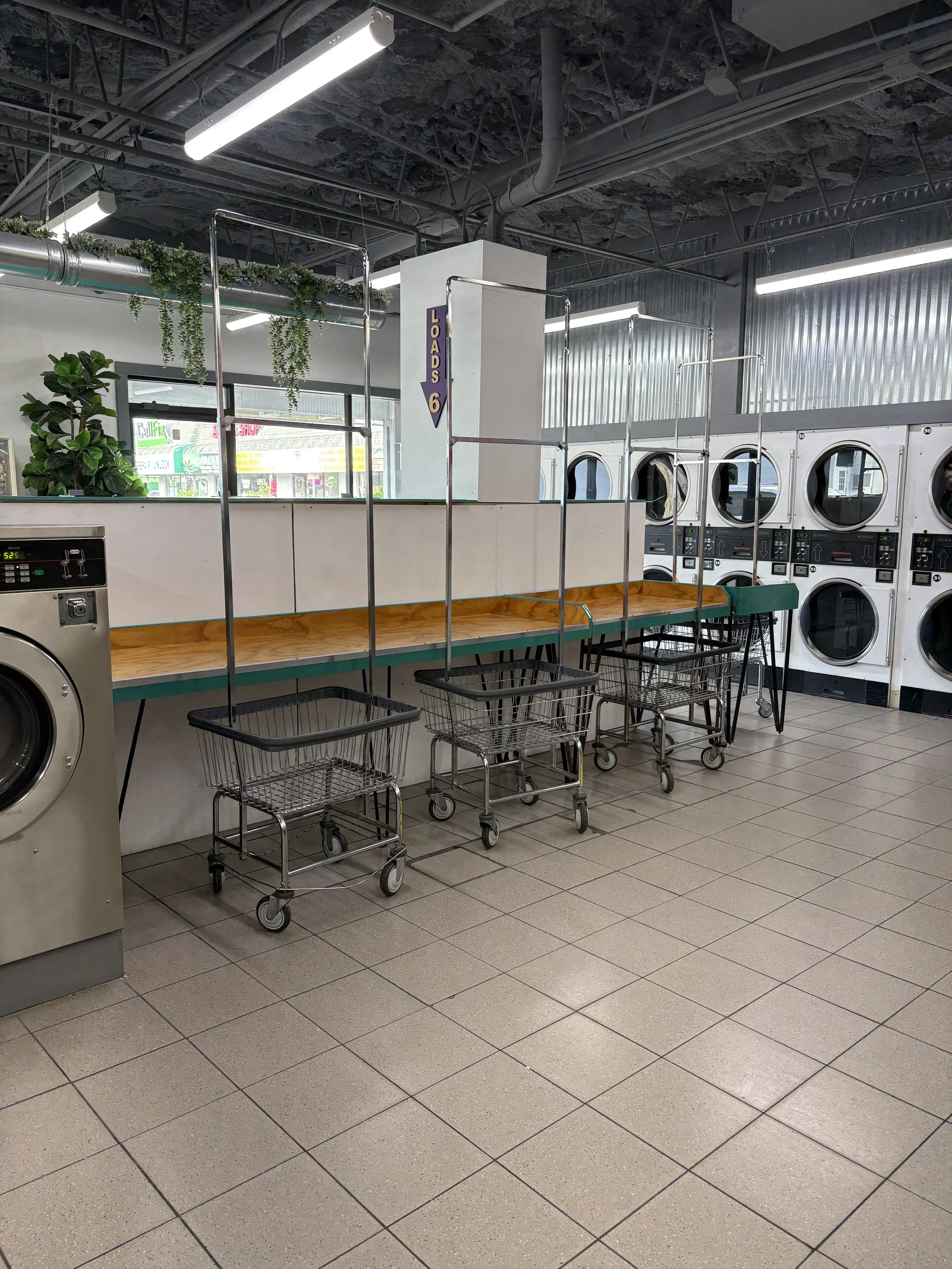 Square Bubbles Laundromat Busch - Image 15