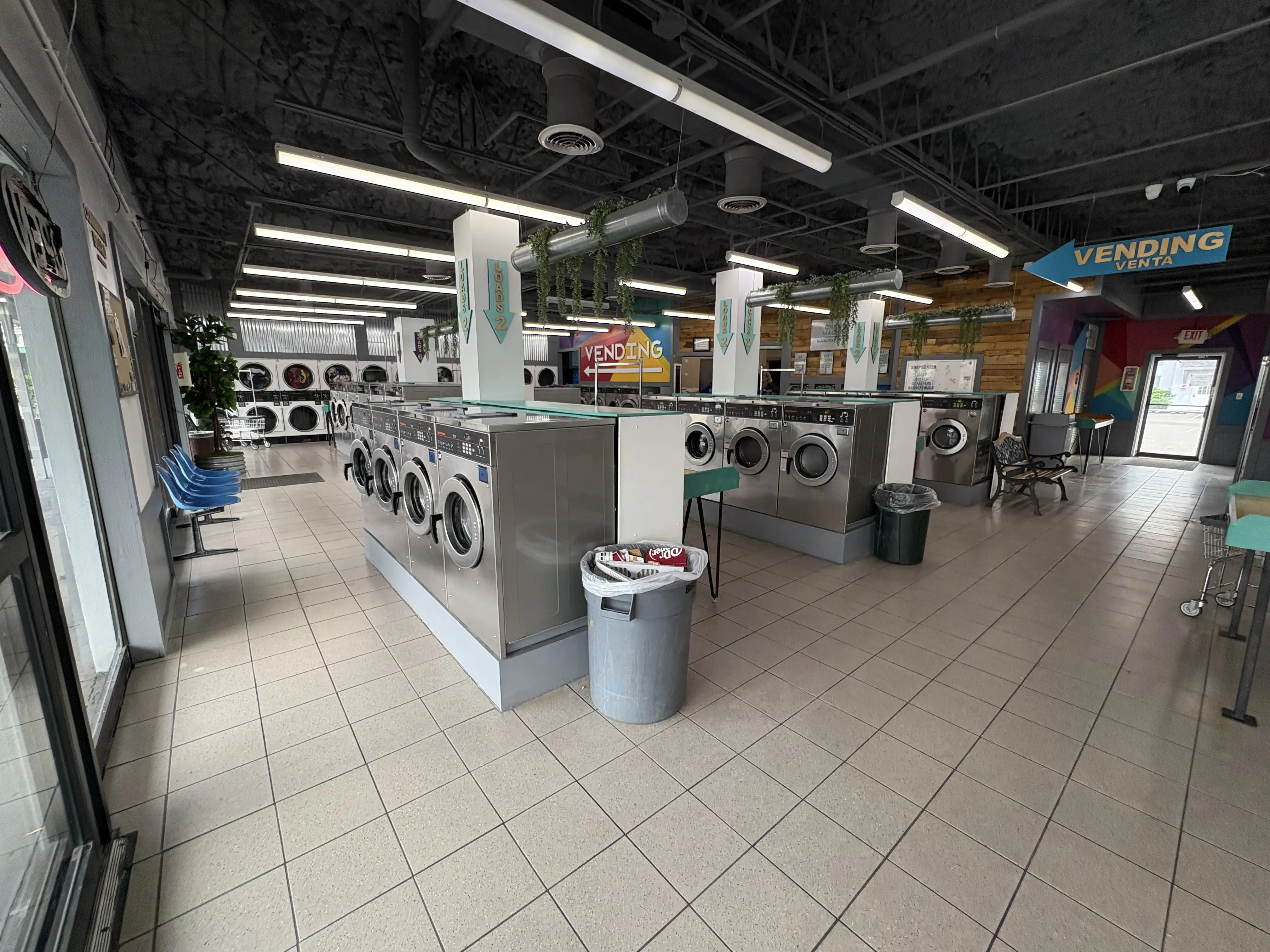 Square Bubbles Laundromat Busch thumbnail 12