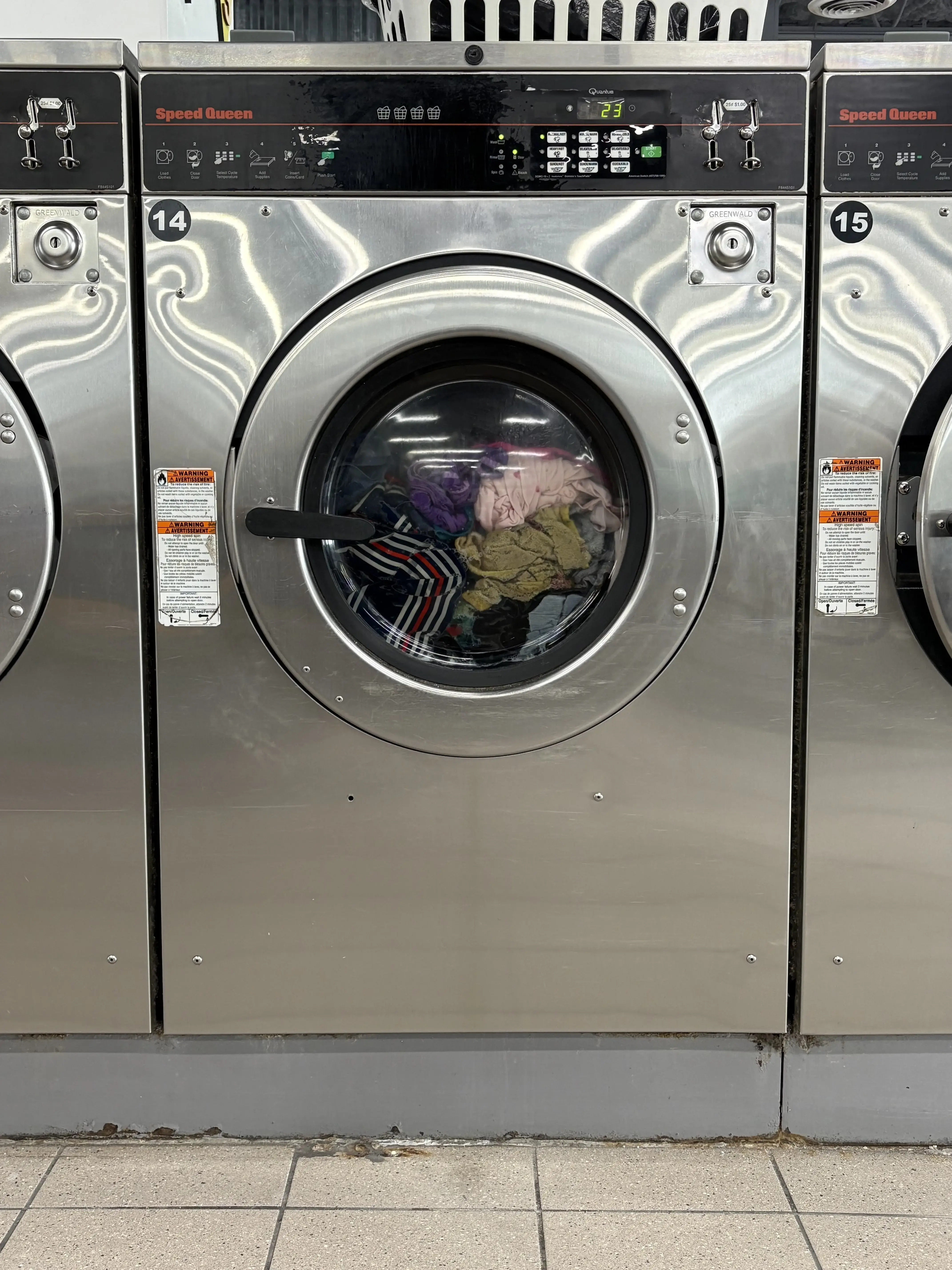 Square Bubbles Laundromat Busch - Image 20