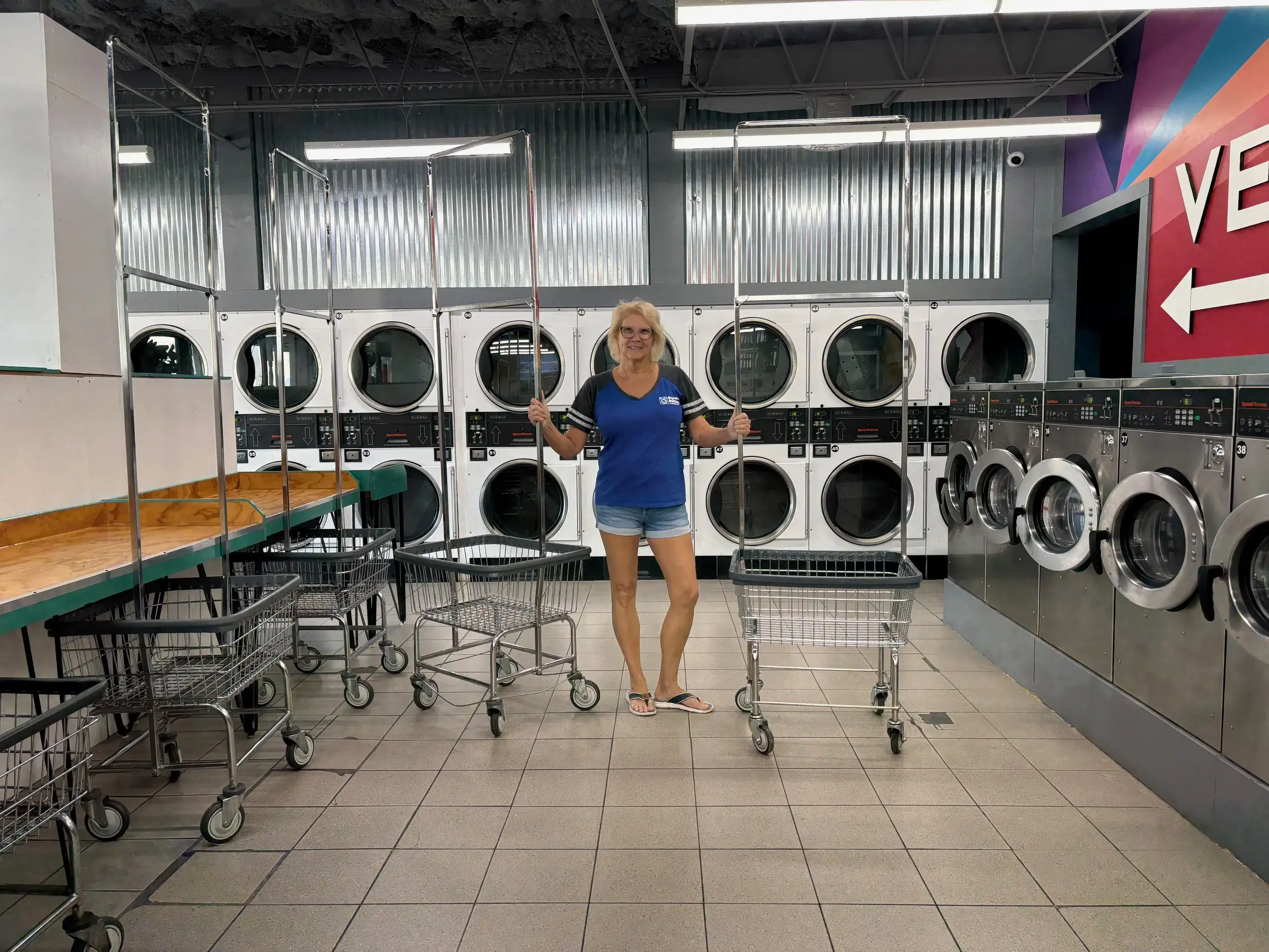 Square Bubbles Laundromat Busch - Image 18