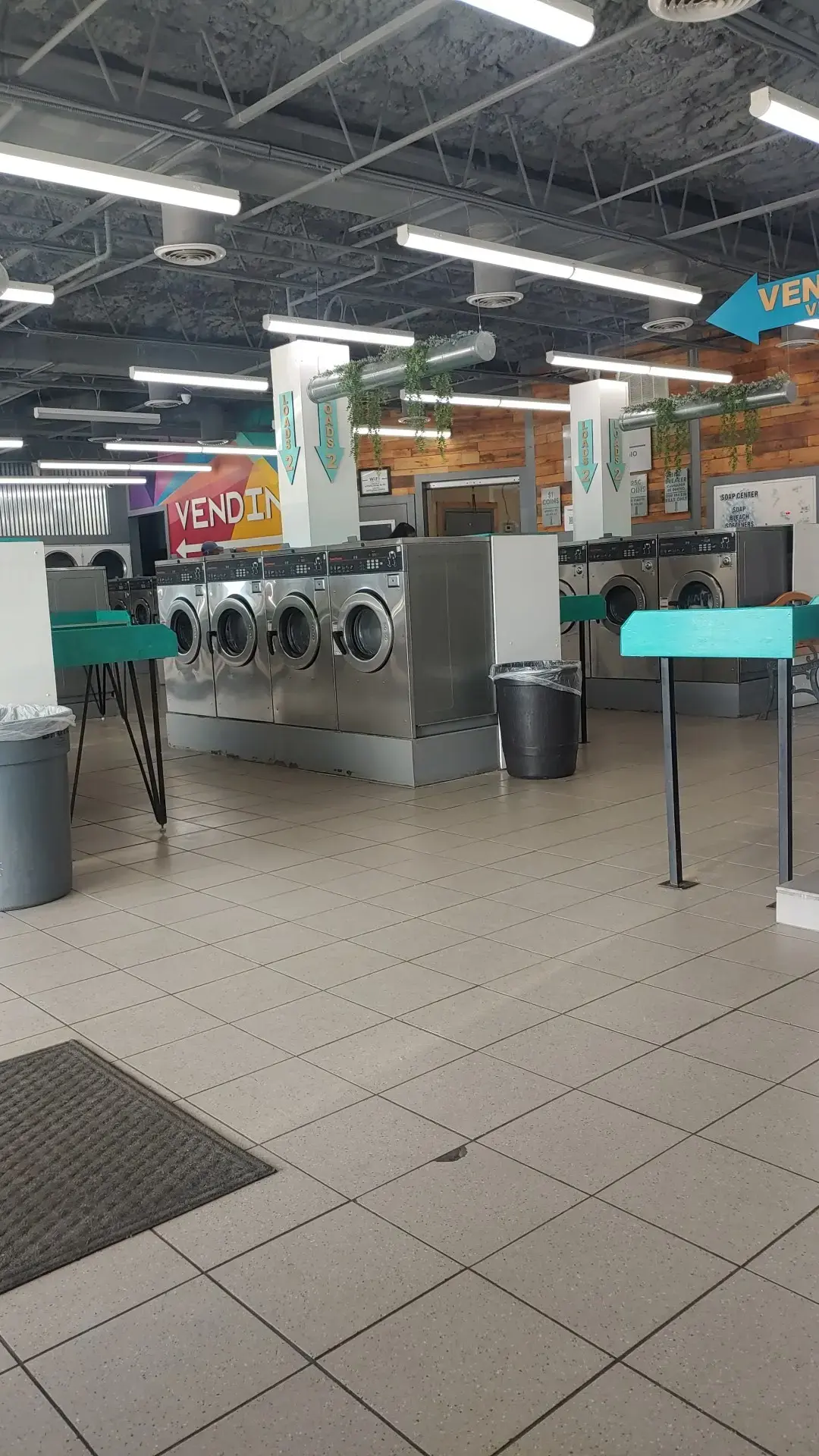 Square Bubbles Laundromat Busch thumbnail 4