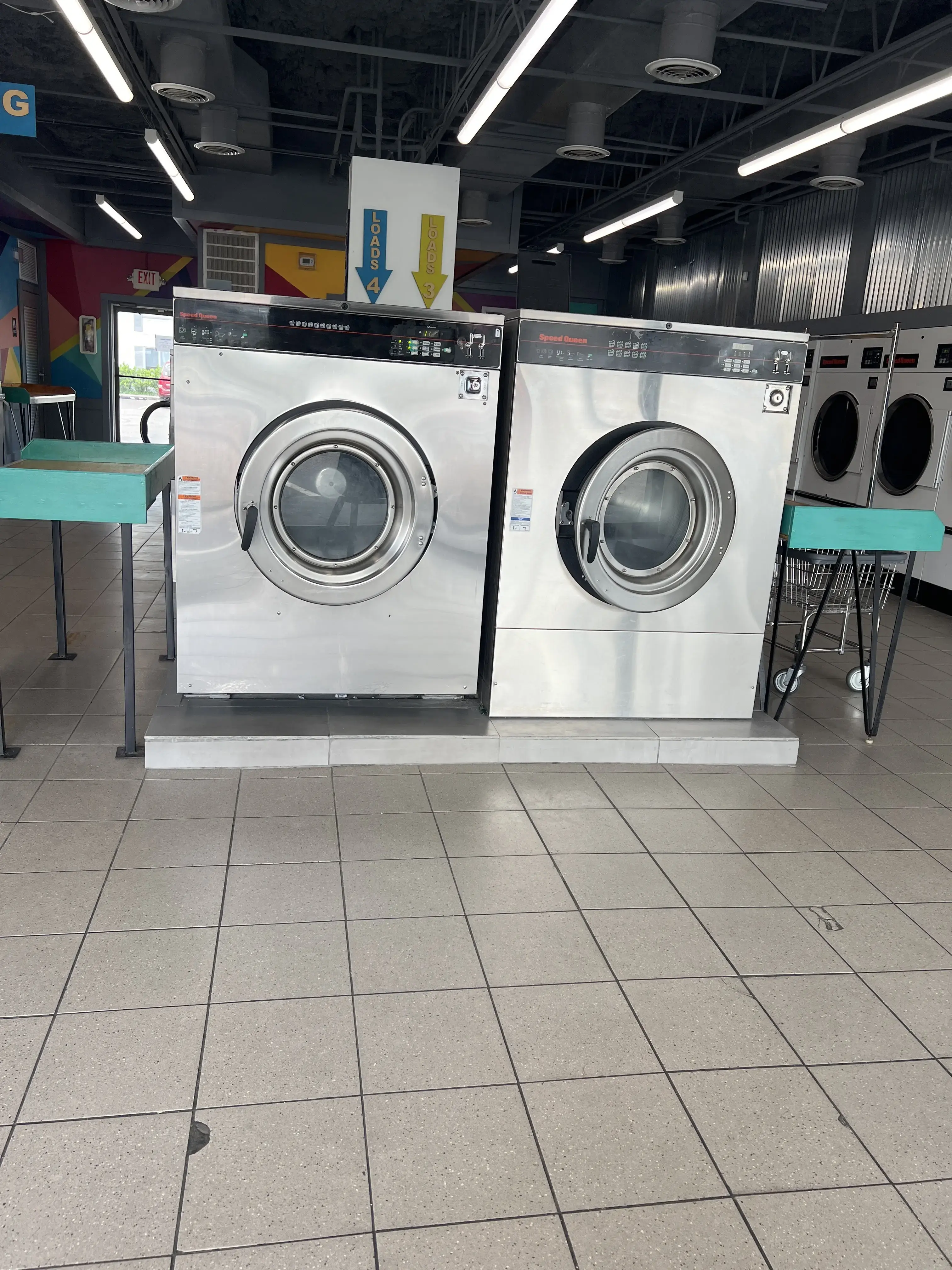 Square Bubbles Laundromat Busch thumbnail 2