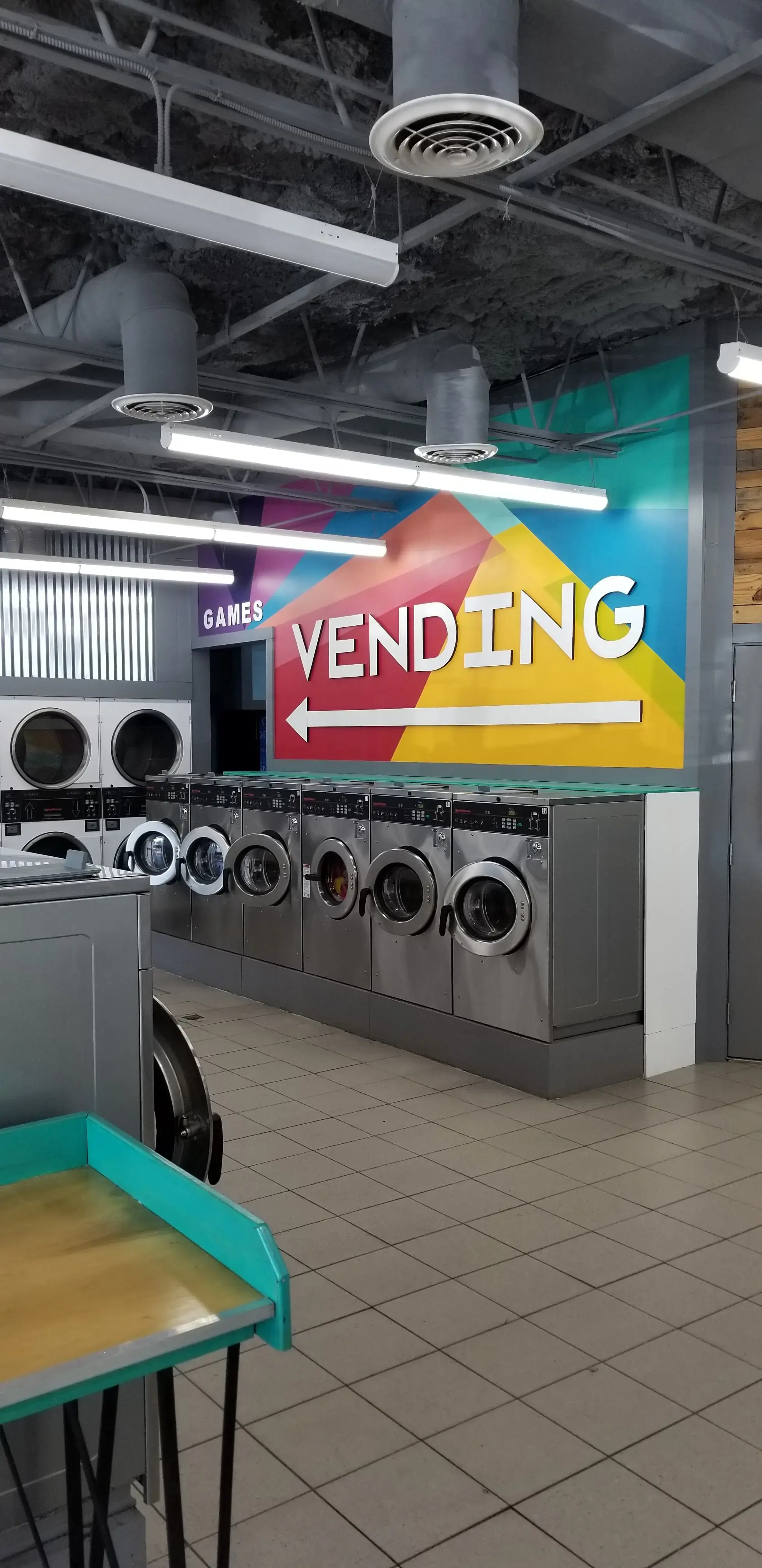 Square Bubbles Laundromat Busch thumbnail 8