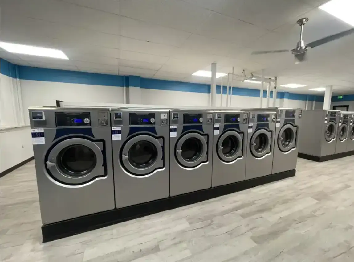 Squeaky Bees Laundromat & Wash and Fold - Image 14