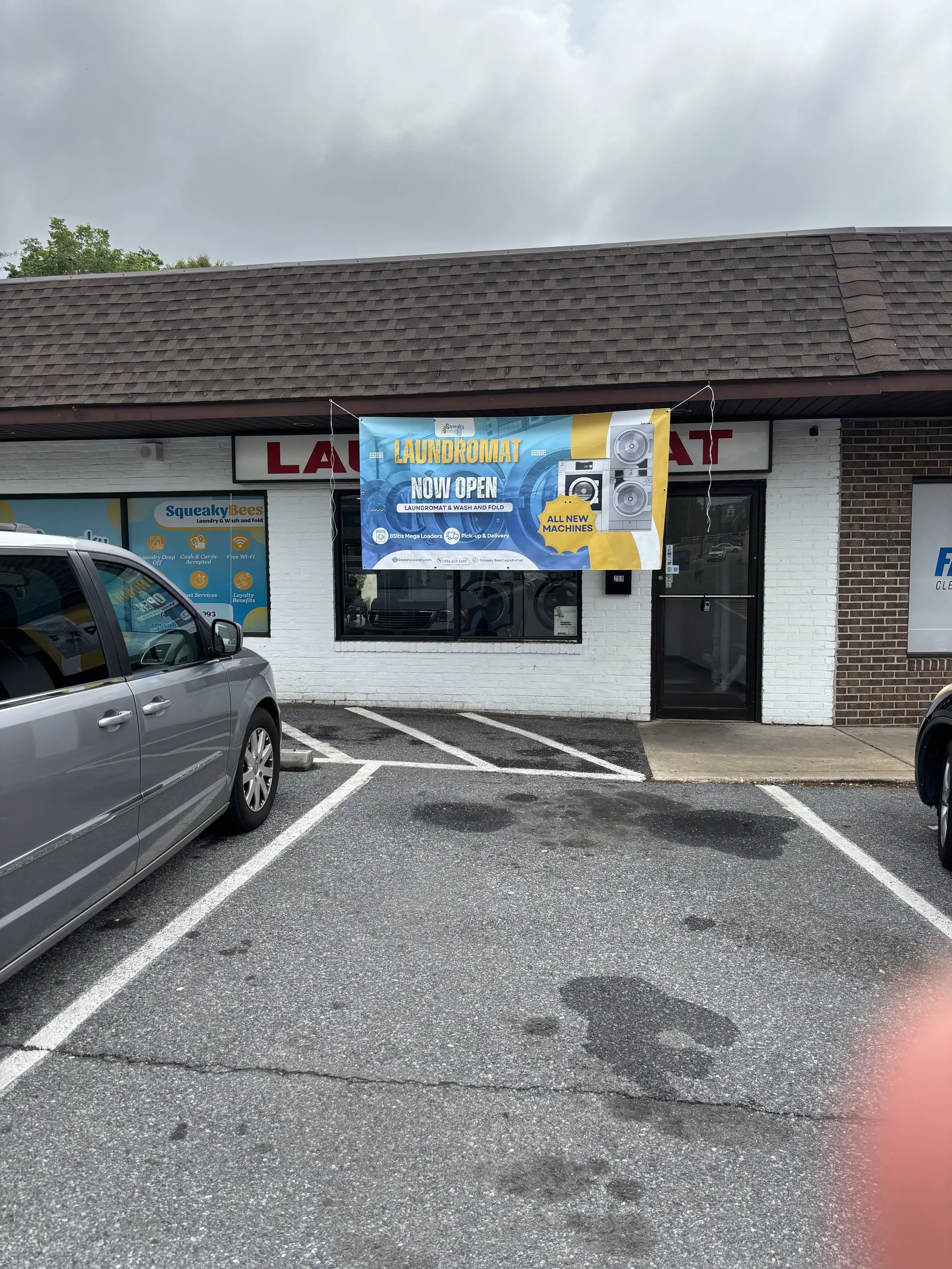 Squeaky Bees Laundromat & Wash and Fold - Image 8