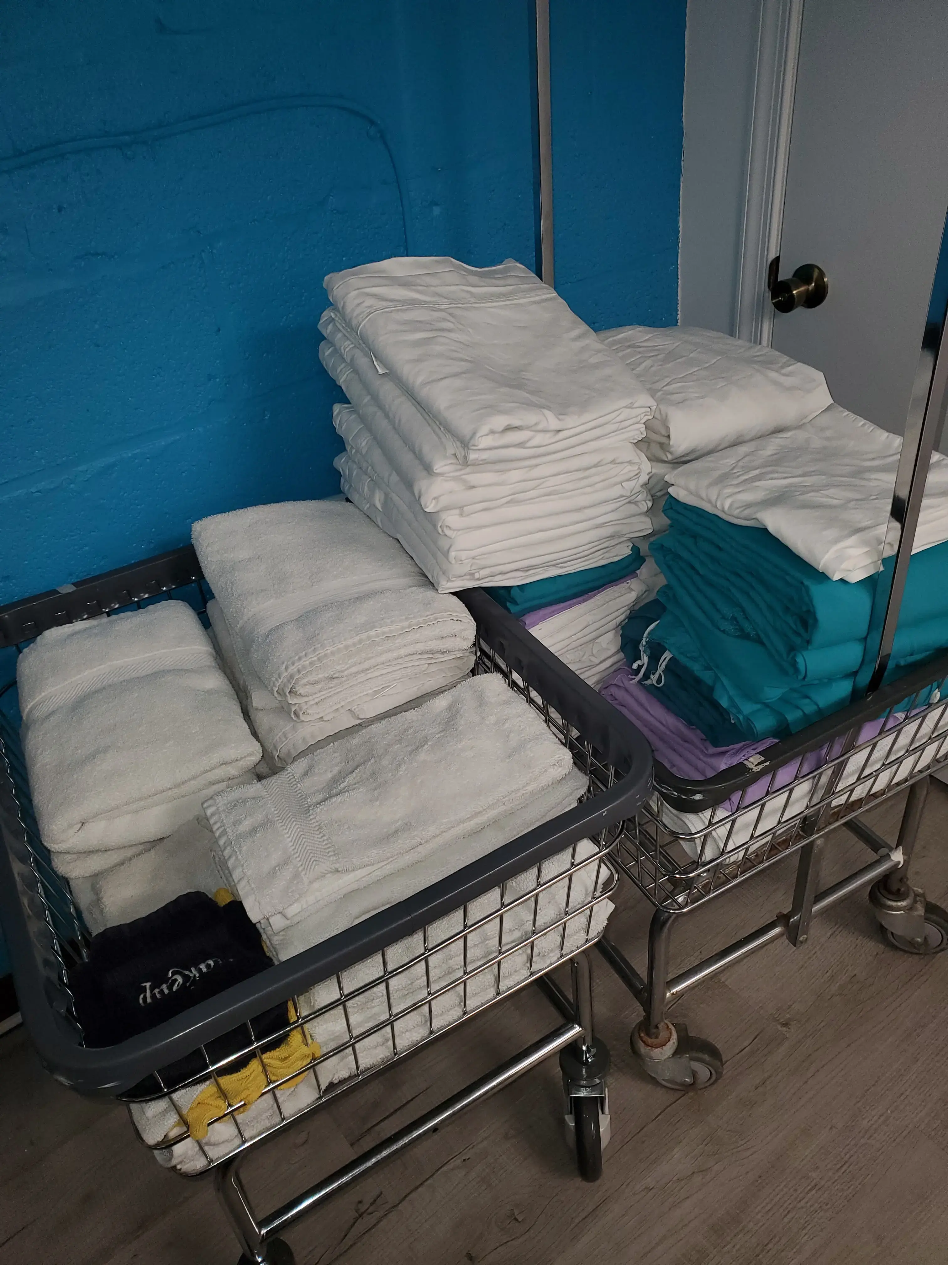 Squeaky Bees Laundromat & Wash and Fold - Image 5