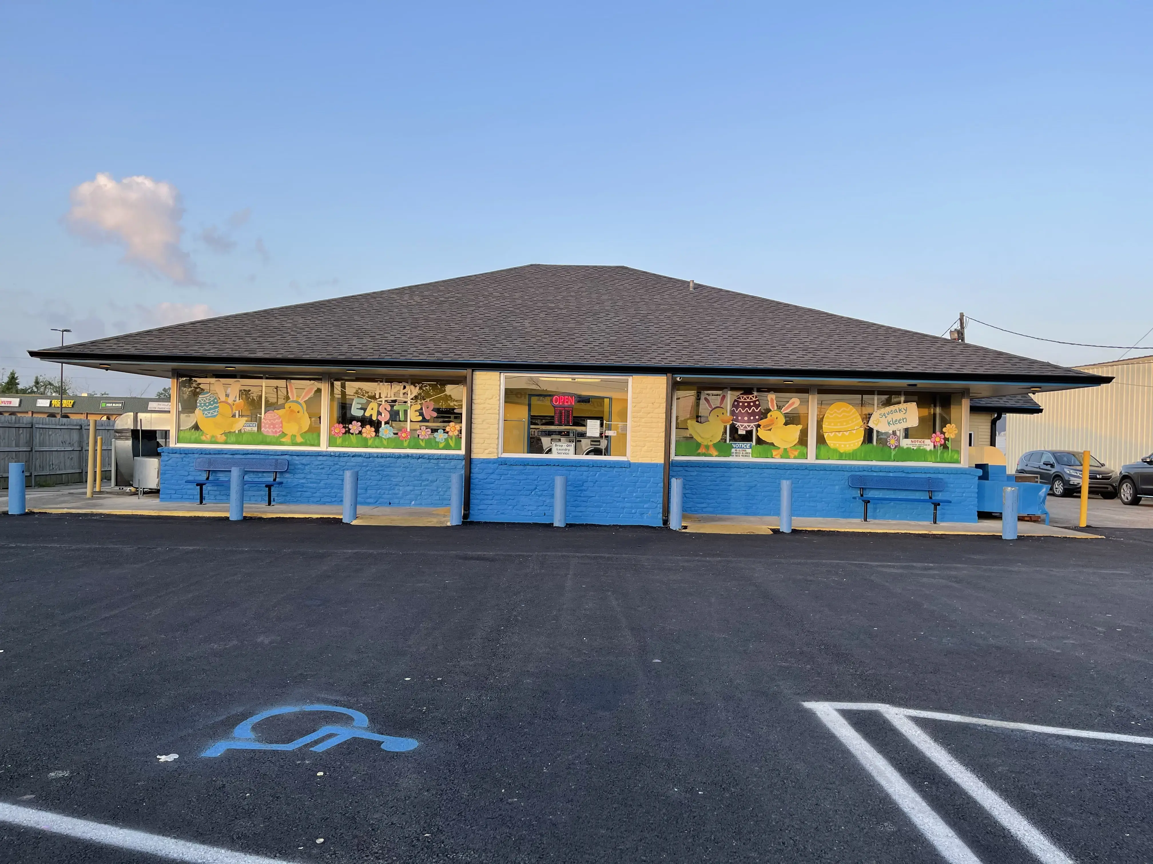 Squeaky Kleen Coin Laundry - Image 1