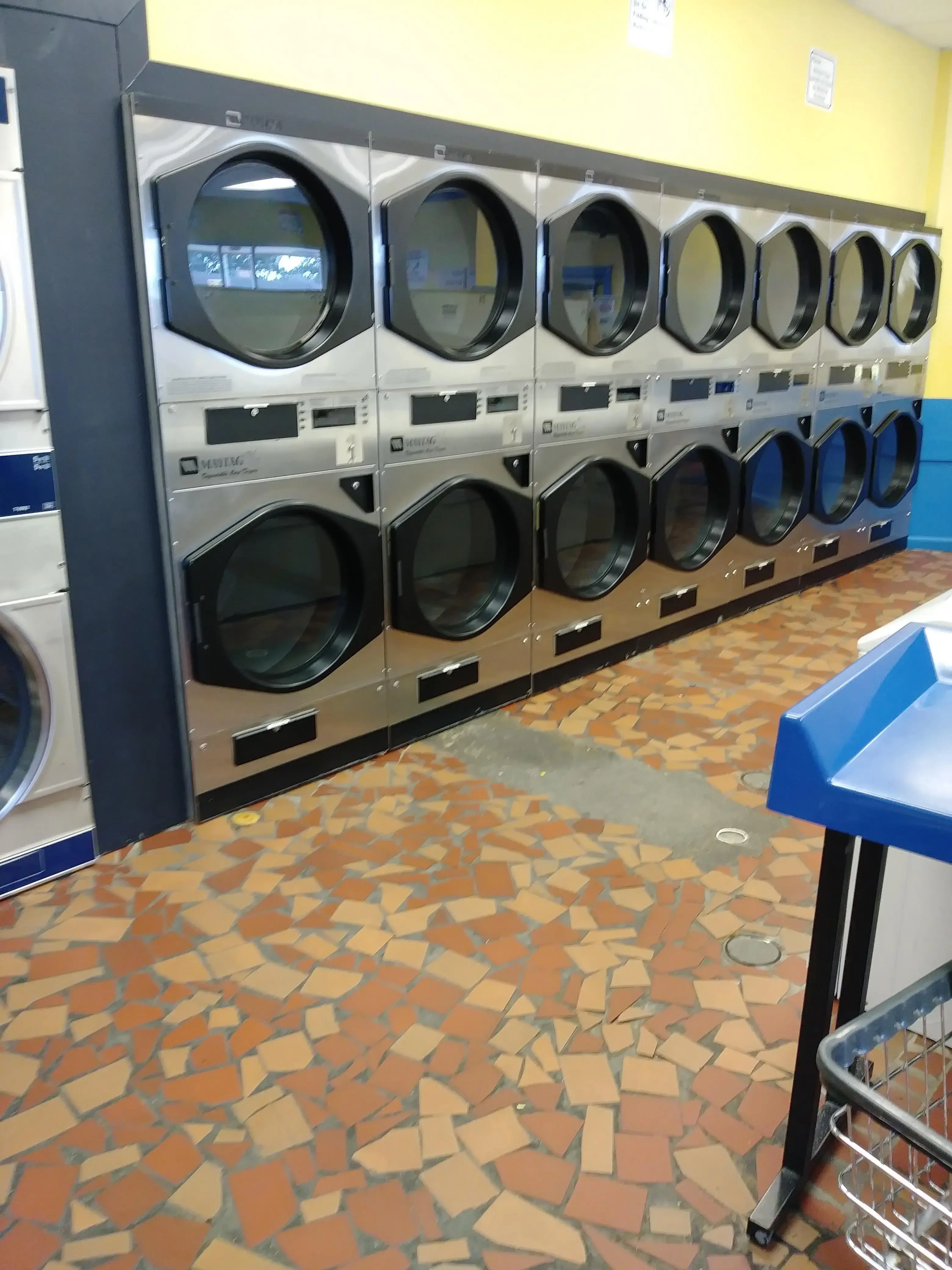 Squeaky Kleen Coin Laundry thumbnail 14