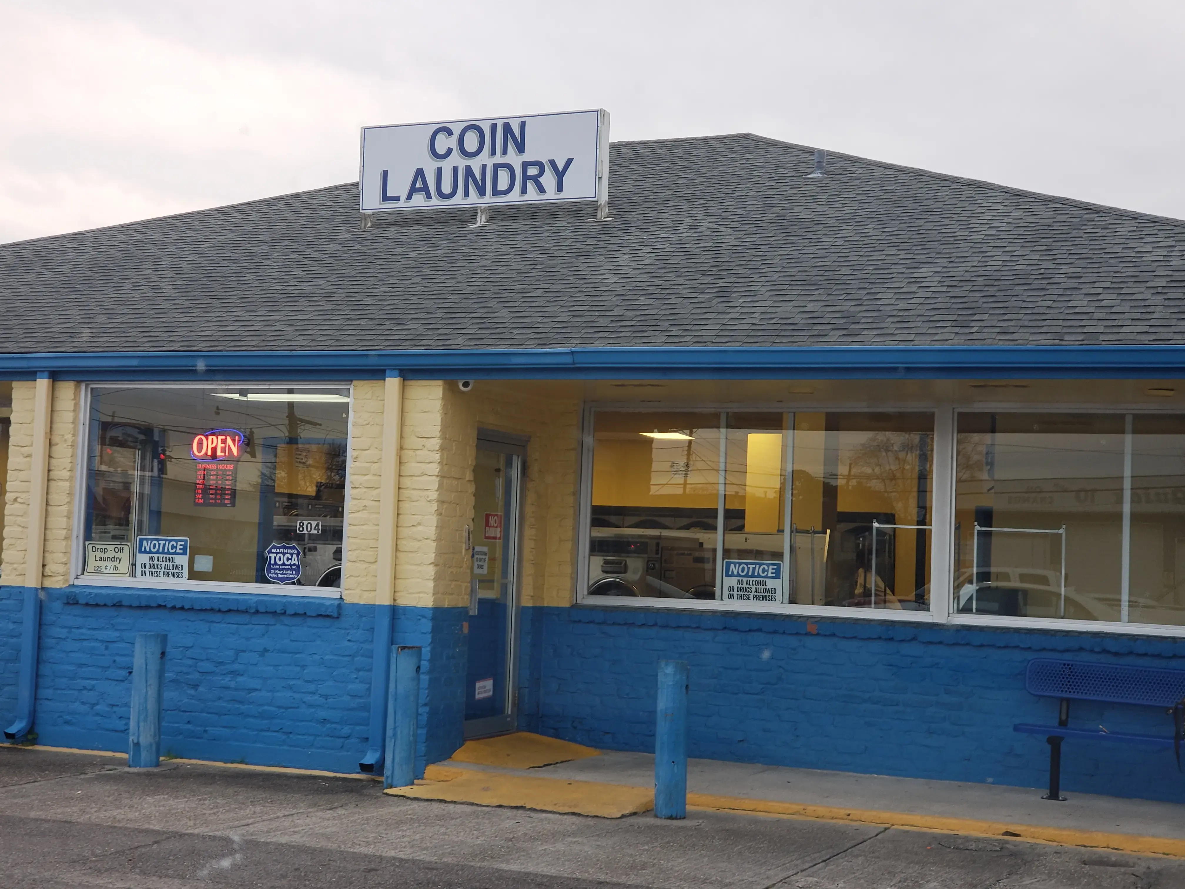 Squeaky Kleen Coin Laundry - Image 19