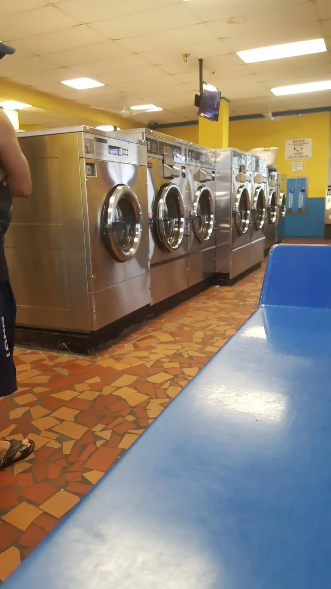 Squeaky Kleen Coin Laundry - Image 18