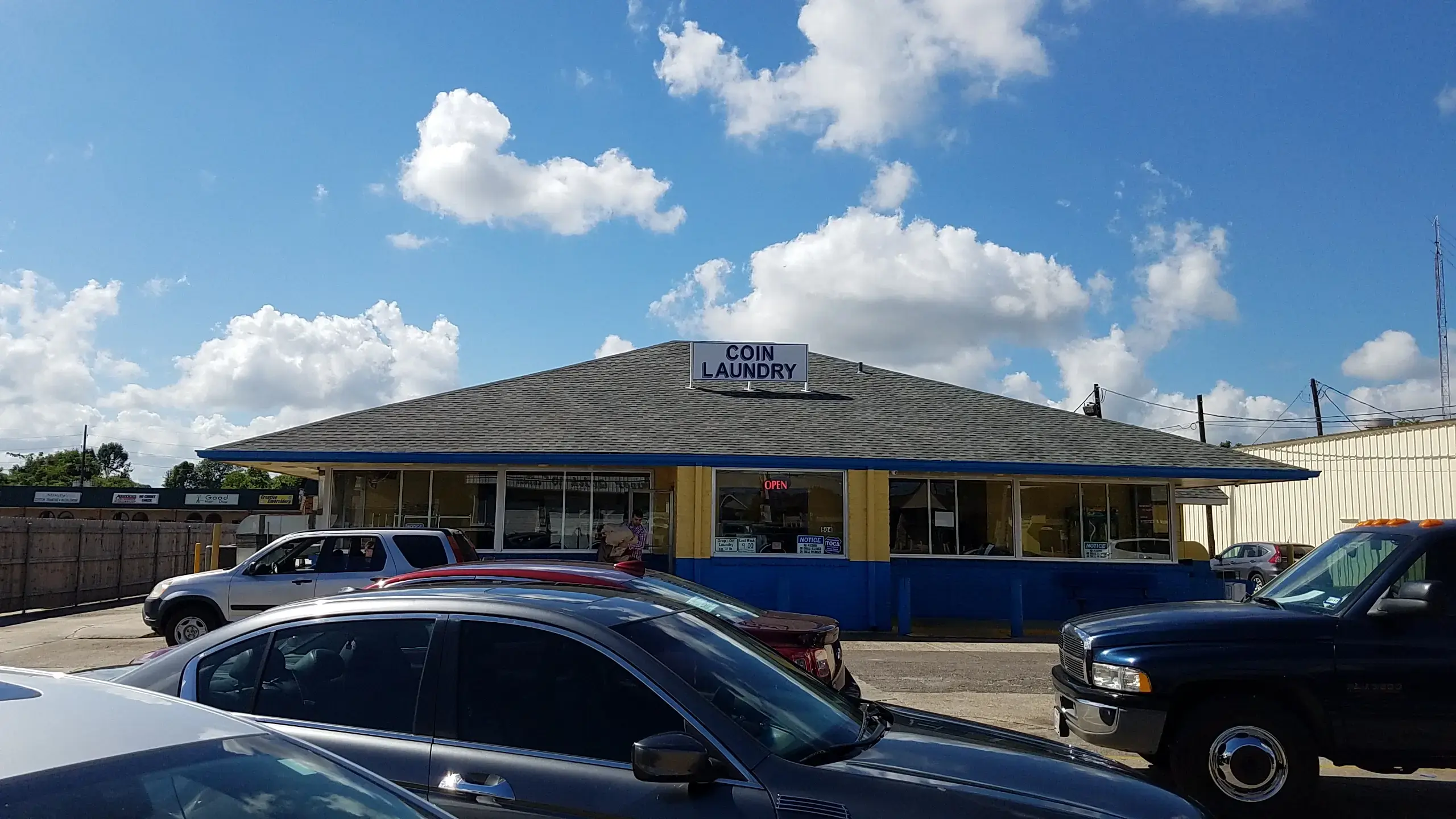 Squeaky Kleen Coin Laundry - Image 16