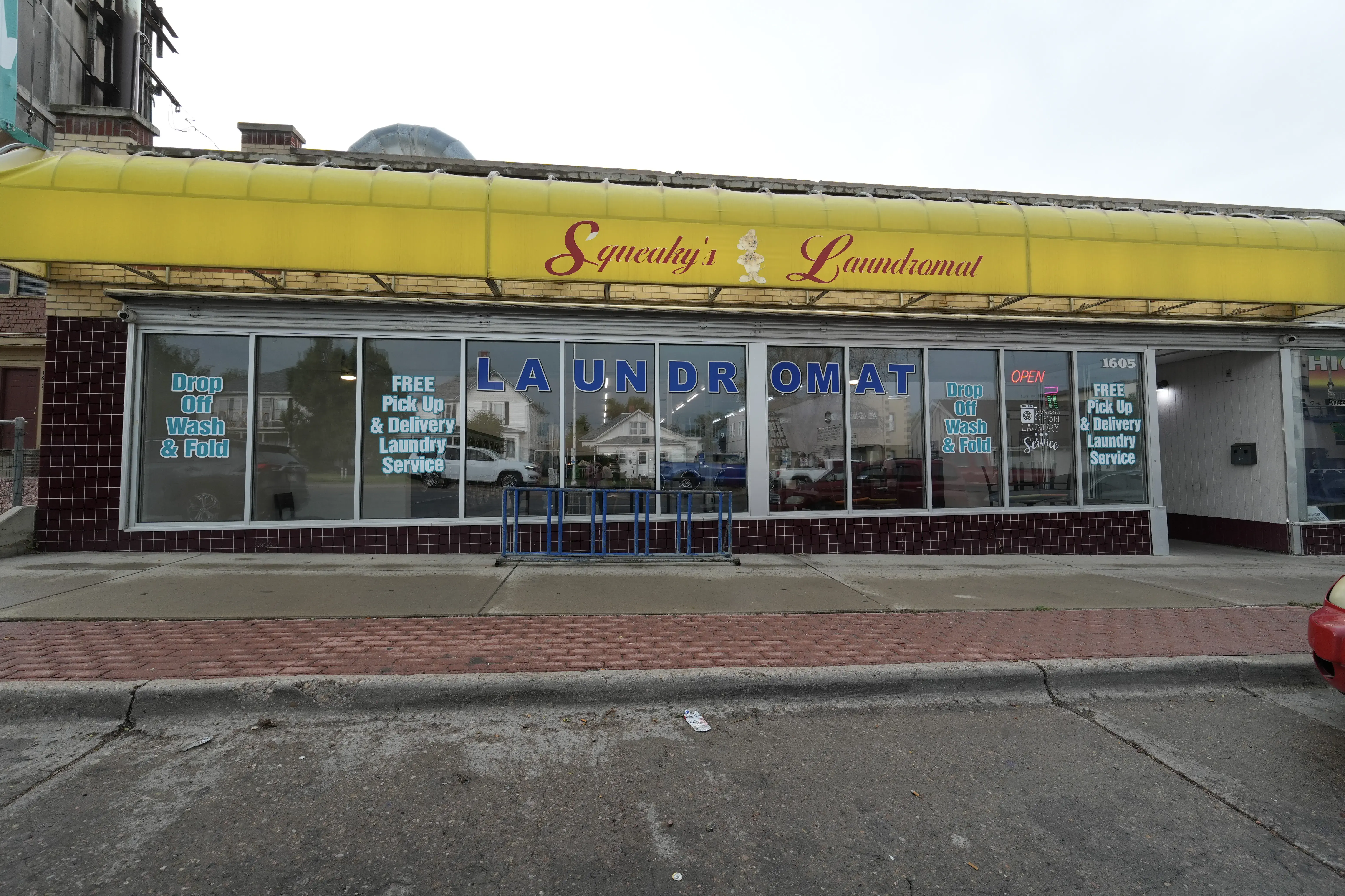 Squeaky's Laundromat location