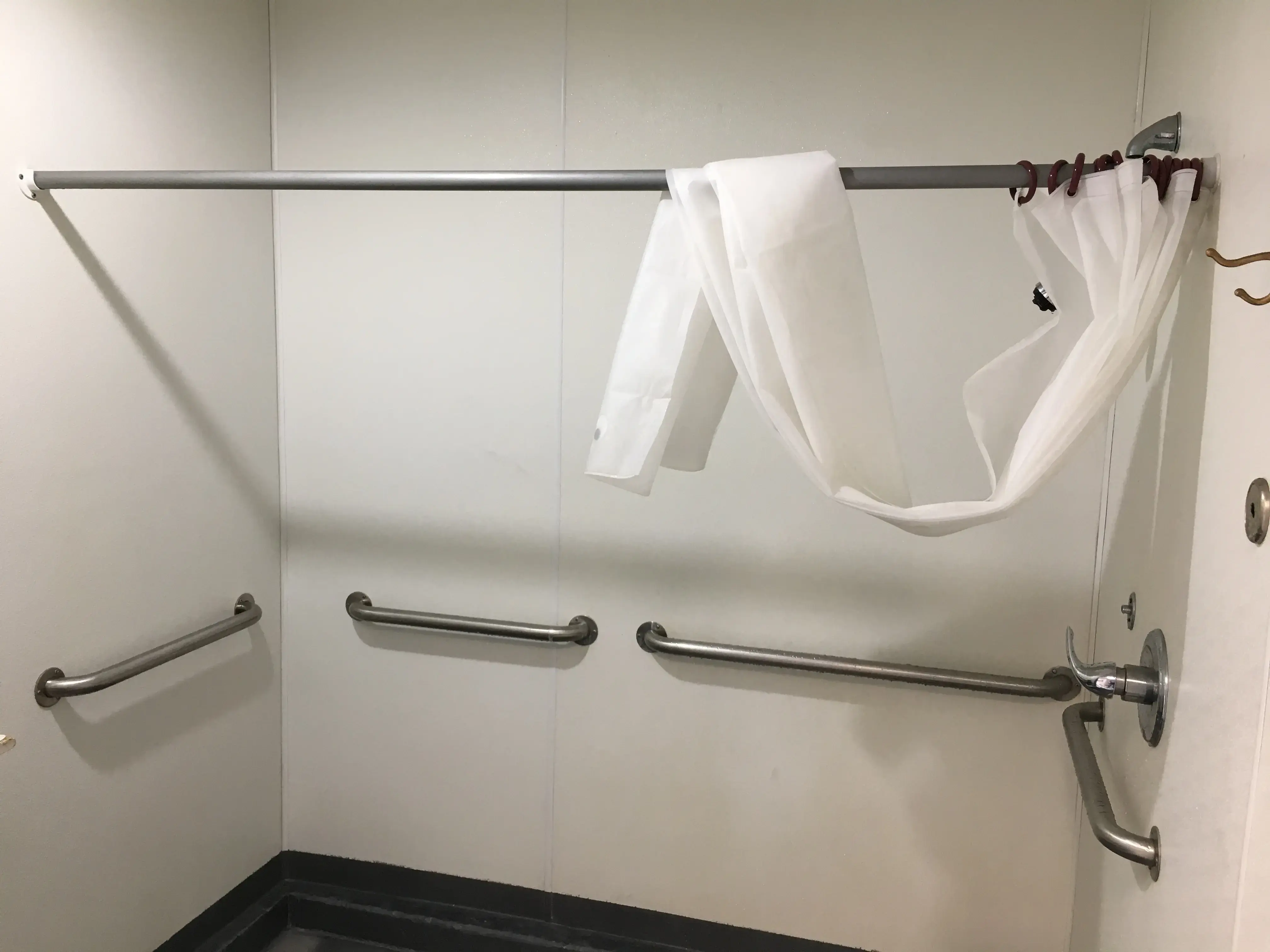 Squires Laundry and Showers - Image 4