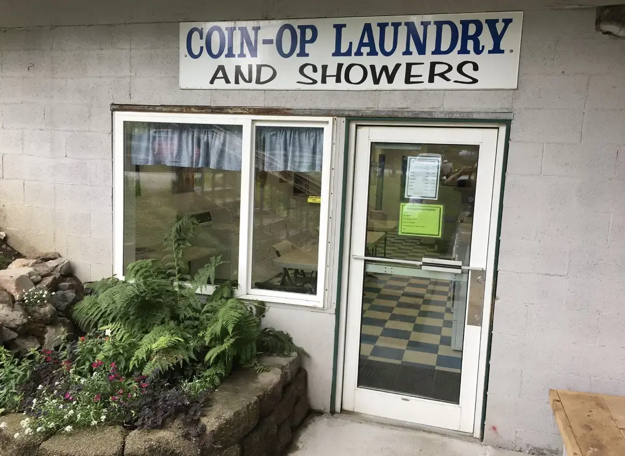 Squires Laundry and Showers thumbnail 10