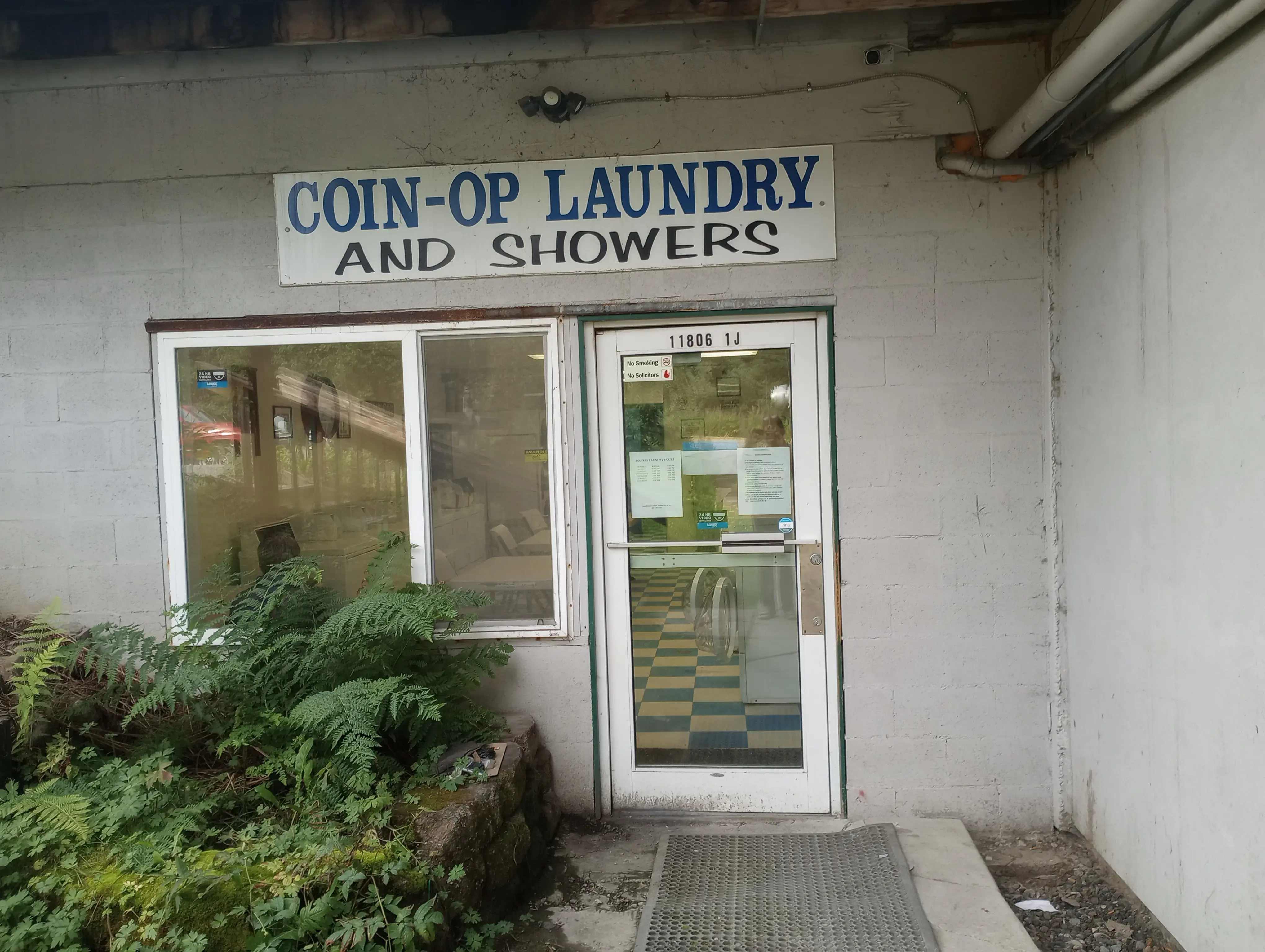 Squires Laundry and Showers thumbnail 6