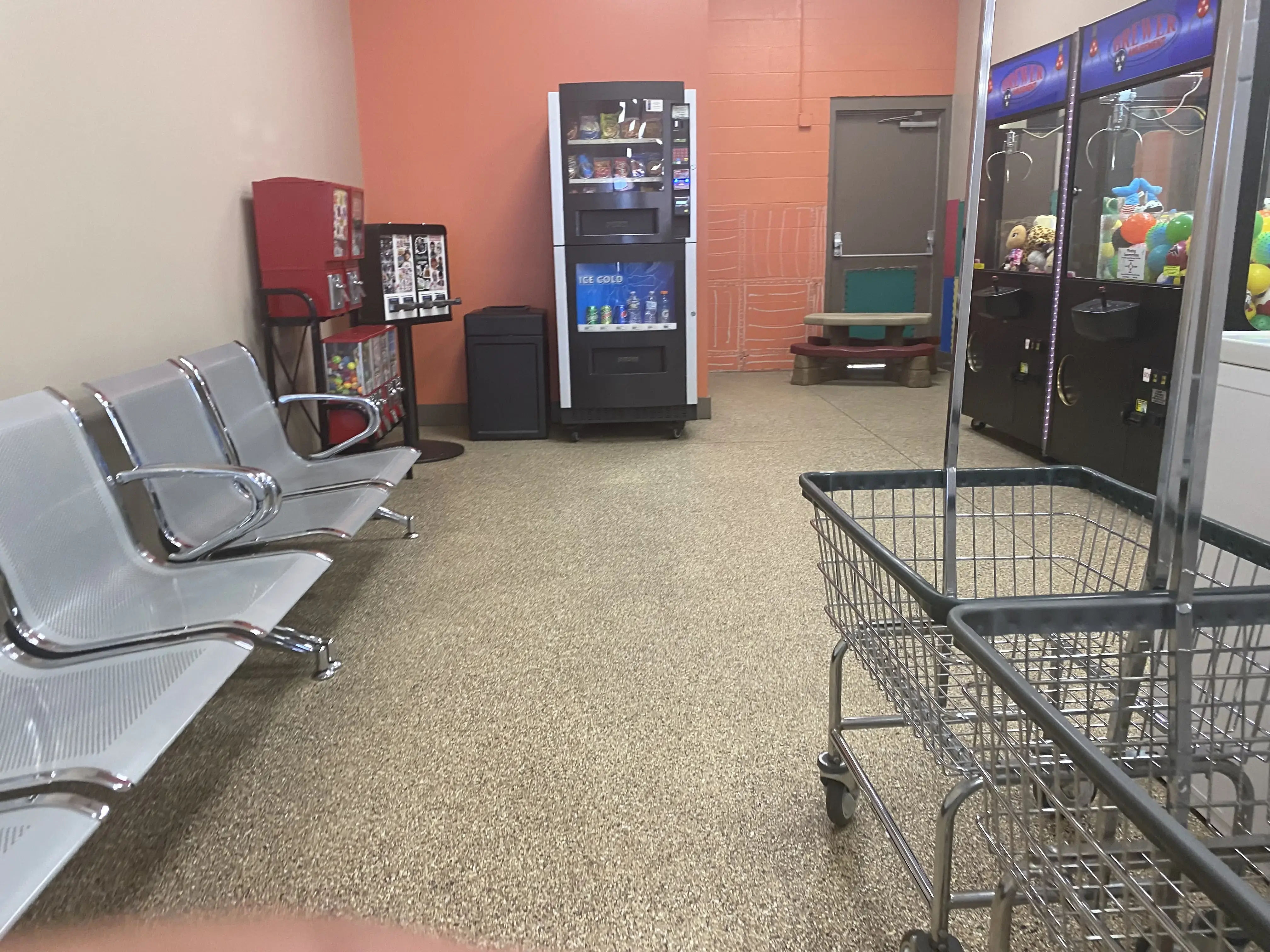 S&S Laundromat thumbnail 5