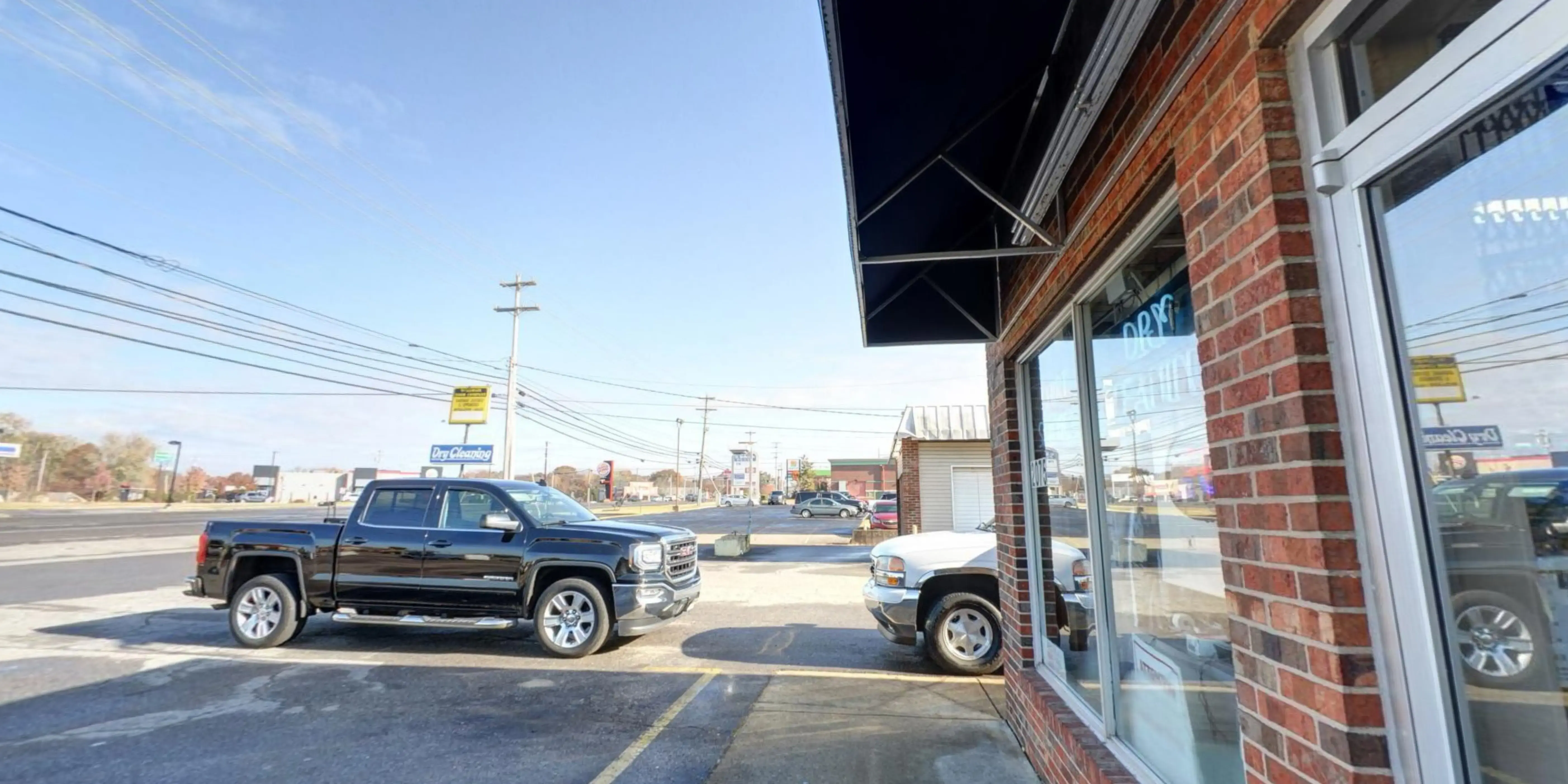 St. B Super Laundromat - Image 16