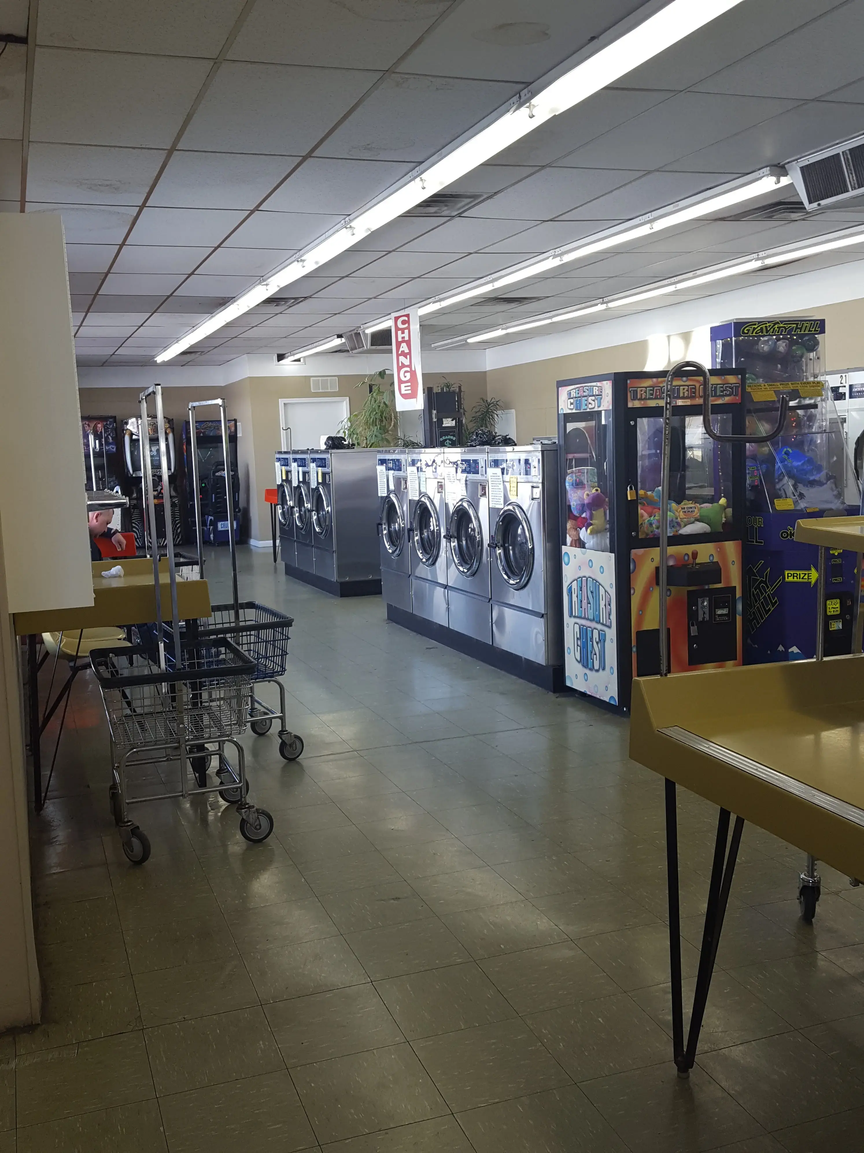 St. B Super Laundromat thumbnail 13