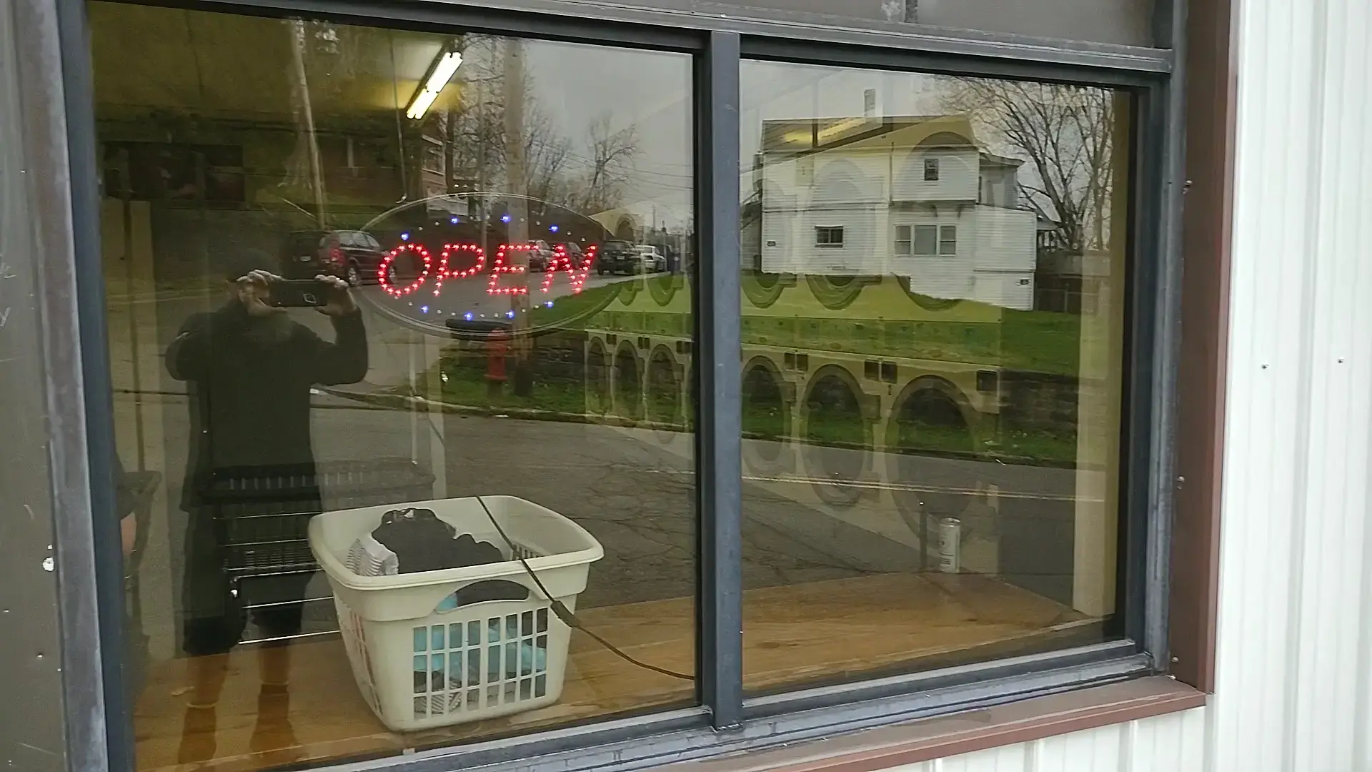 St. Clair Laundry Room thumbnail 7