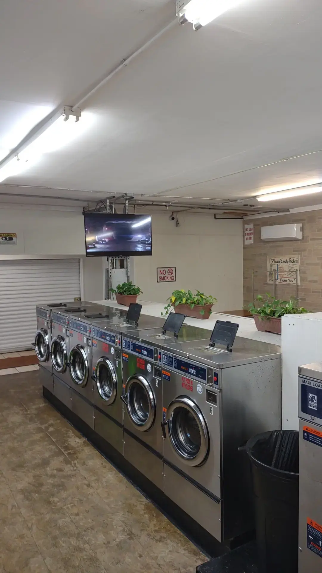 St. Clair Laundry Room thumbnail 19