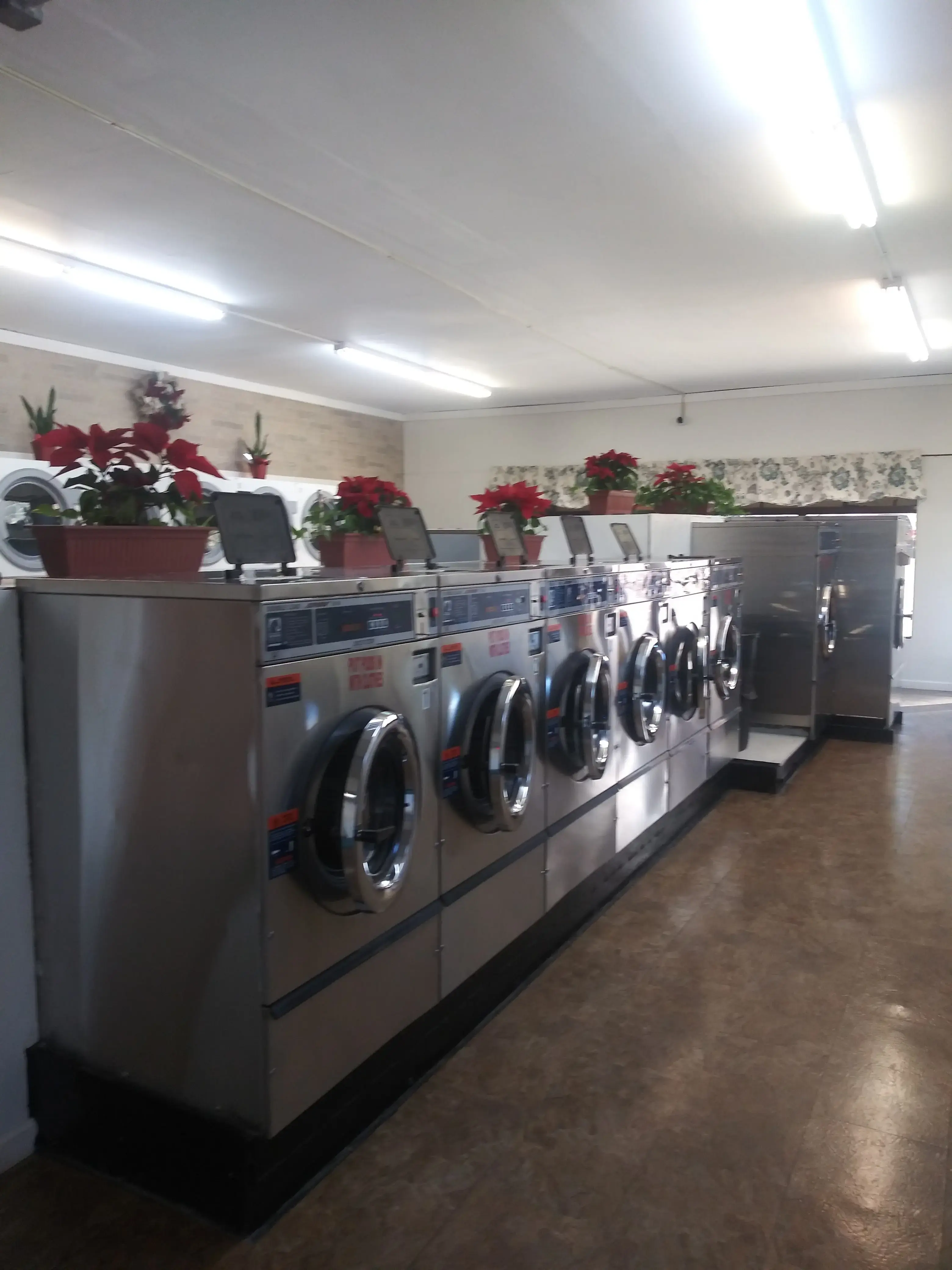 St. Clair Laundry Room - Image 15
