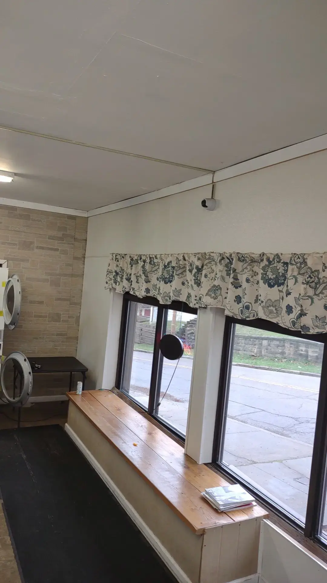 St. Clair Laundry Room - Image 8