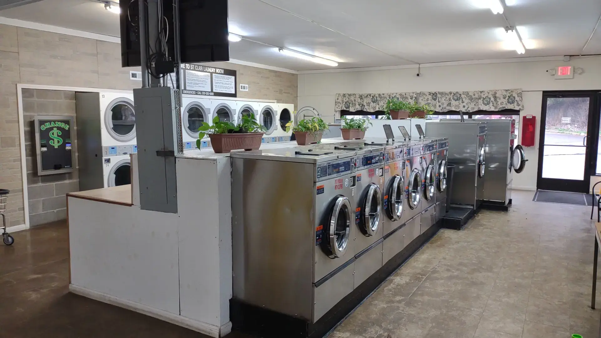 St. Clair Laundry Room thumbnail 20