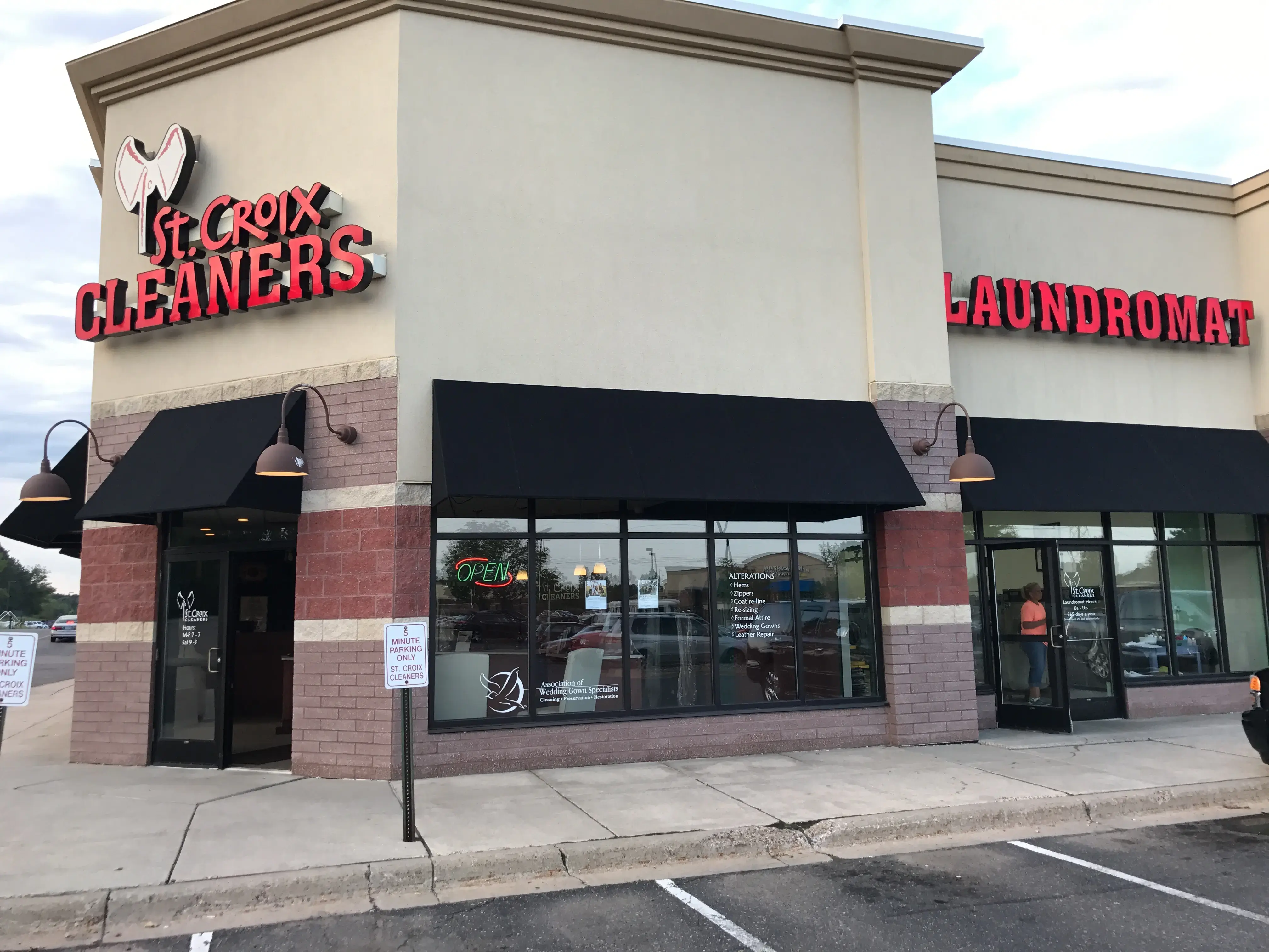 St Croix Cleaners Laundromat thumbnail 13